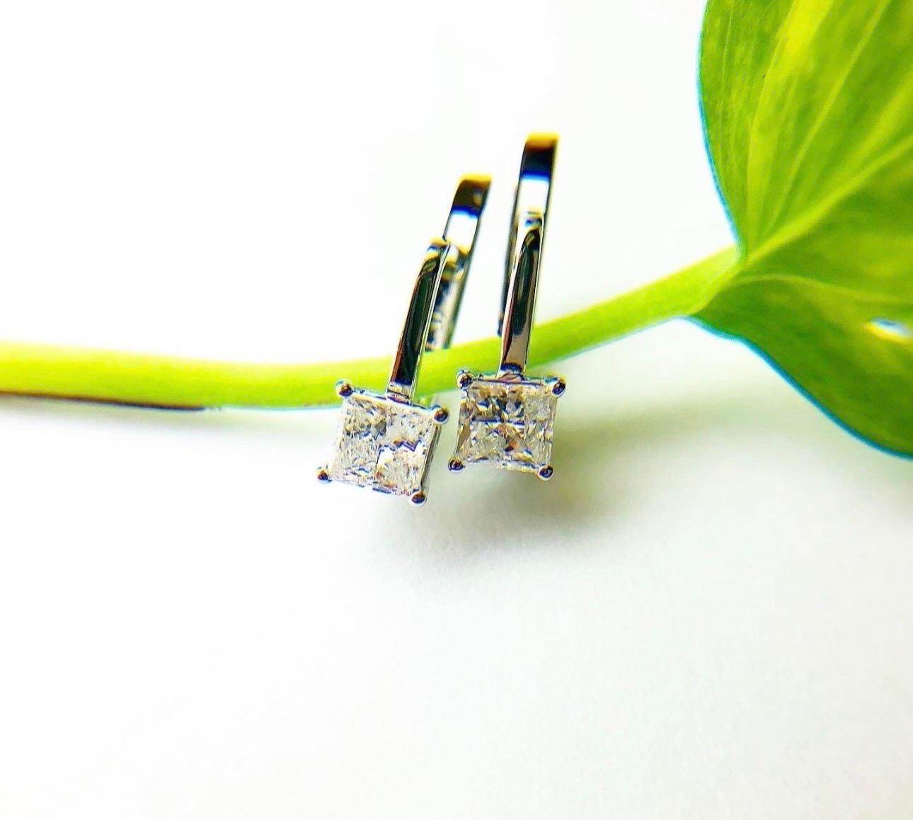Pendientes de diamantes talla princesa 18KT oro blanco raro diseño moderno y cierre 1ct en venta 1
