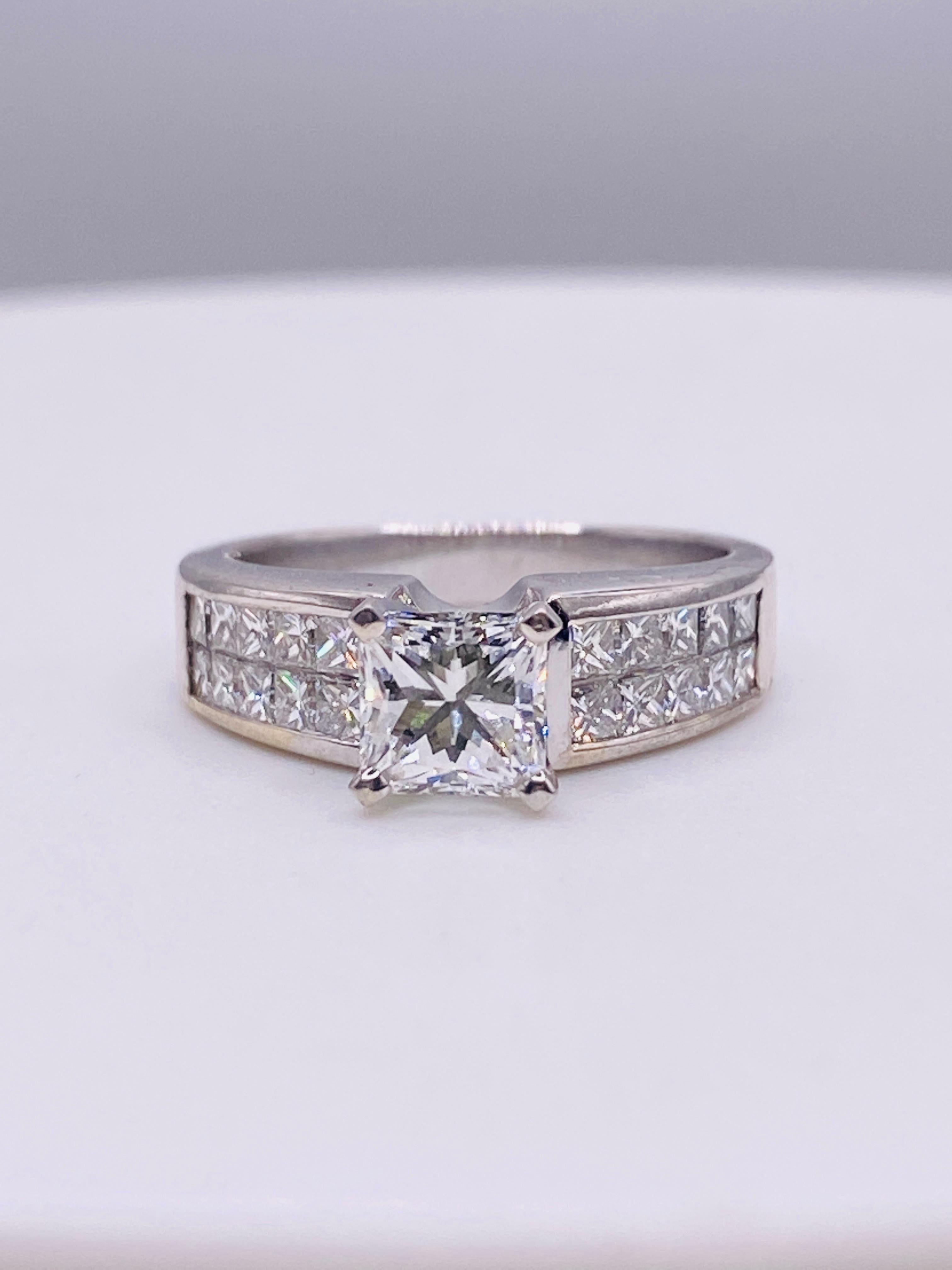 Diamant-Verlobungsring im Prinzessinnenschliff im Zustand „Gut“ im Angebot in DALLAS, TX