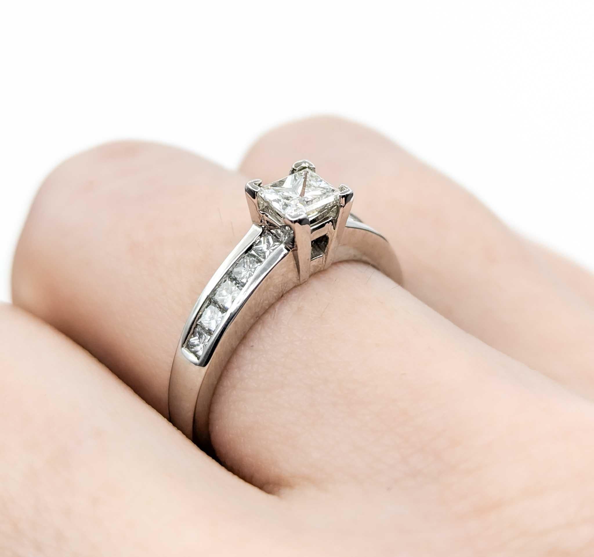 Princess Cut Diamond Engagement Ring in White Gold In Excellent Condition For Sale In Bloomington, MN