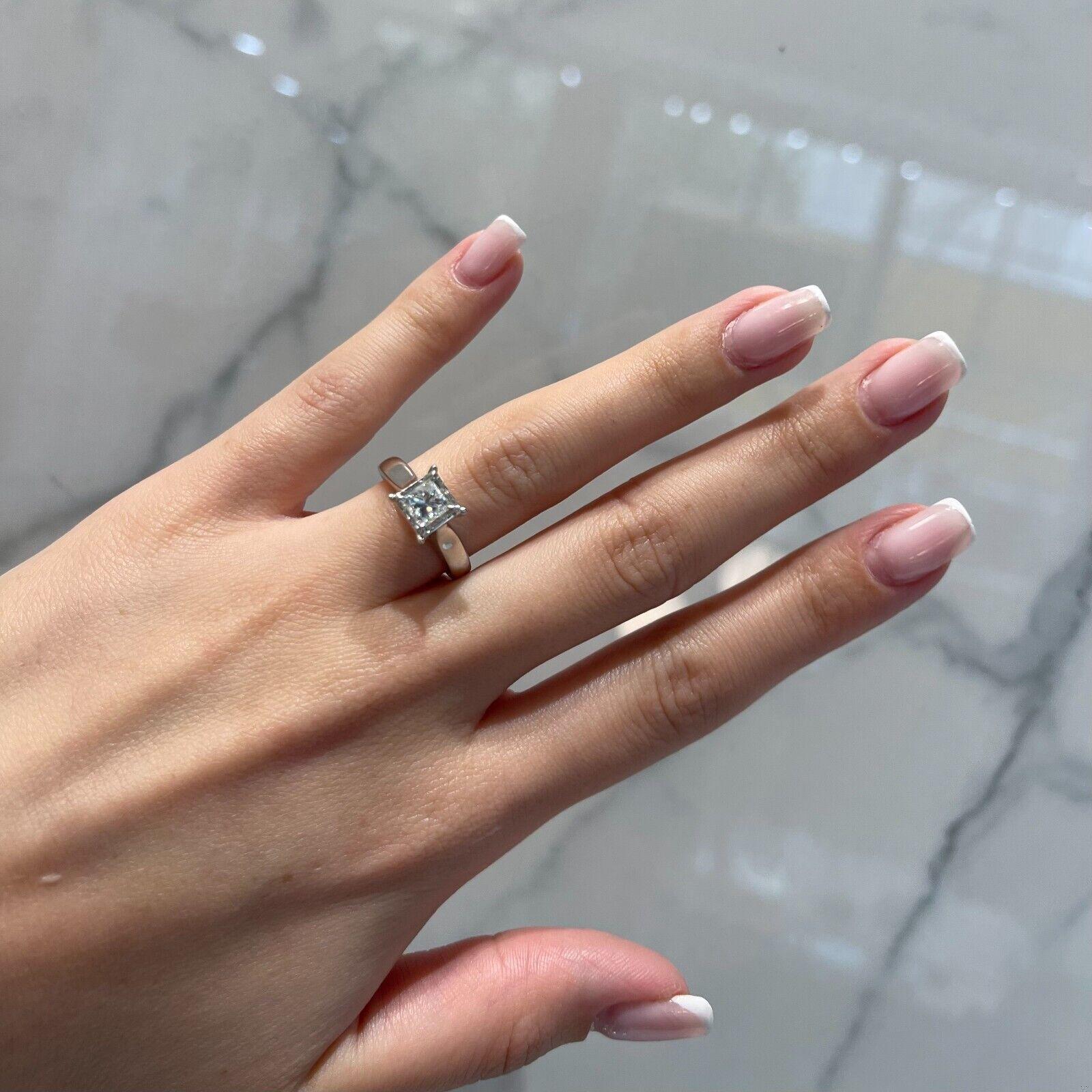 Diamant-Verlobungsring mit Prinzessinnenschliff in Weißgold, groß im Zustand „Hervorragend“ im Angebot in Miami, FL