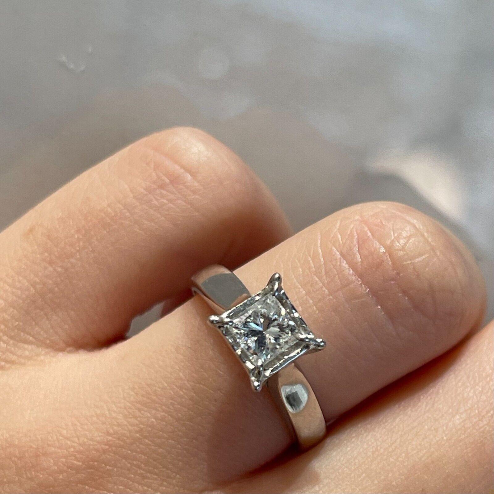 Diamant-Verlobungsring mit Prinzessinnenschliff in Weißgold, groß für Damen oder Herren im Angebot