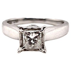 Anillo de compromiso de diamantes talla princesa en oro blanco, tamaño grande