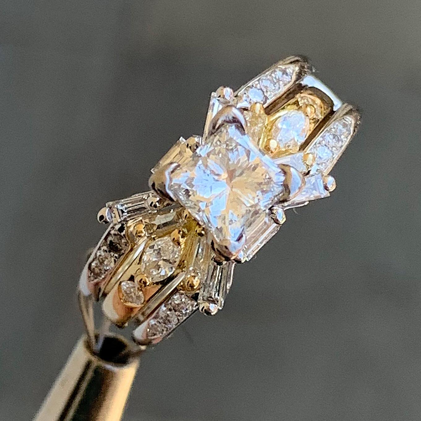 Alle unsere Stücke werden komplett in Los Angeles hergestellt, wir bemühen uns, das perfekte Stück für Sie und eine persönliche einzigartige Erfahrung zu machen.

Wir können auch Ihren Diamanten aus Ihrem alten Ring verwenden, um diesen Ring oder