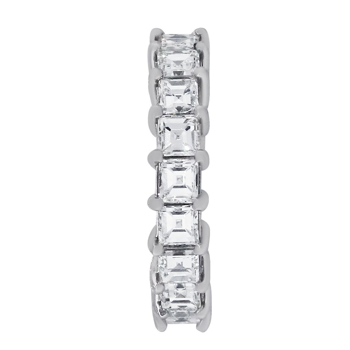 Material: Platinum
Diamond Details: Approximately 4.30ctw princess cut diamonds. Diamonds are IGI-F-G in color and VS2-SI1 in clarity.
Ring Size: 7
Item Weight: 7.4g (4.8dwt)
Measurements: 1″ x 0.19″ x 1″
SKU: A30312805