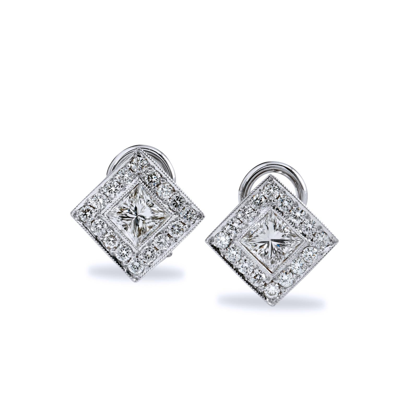 1.28 Princess Cut Diamonds with .55 Pave Halo 18 Karat Gold Earrings Lever Back  In Excellent Condition For Sale In Miami, FL