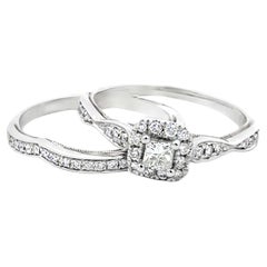 Anello di fidanzamento aureolato con diamante taglio Princess e fascia abbinata in oro 10K