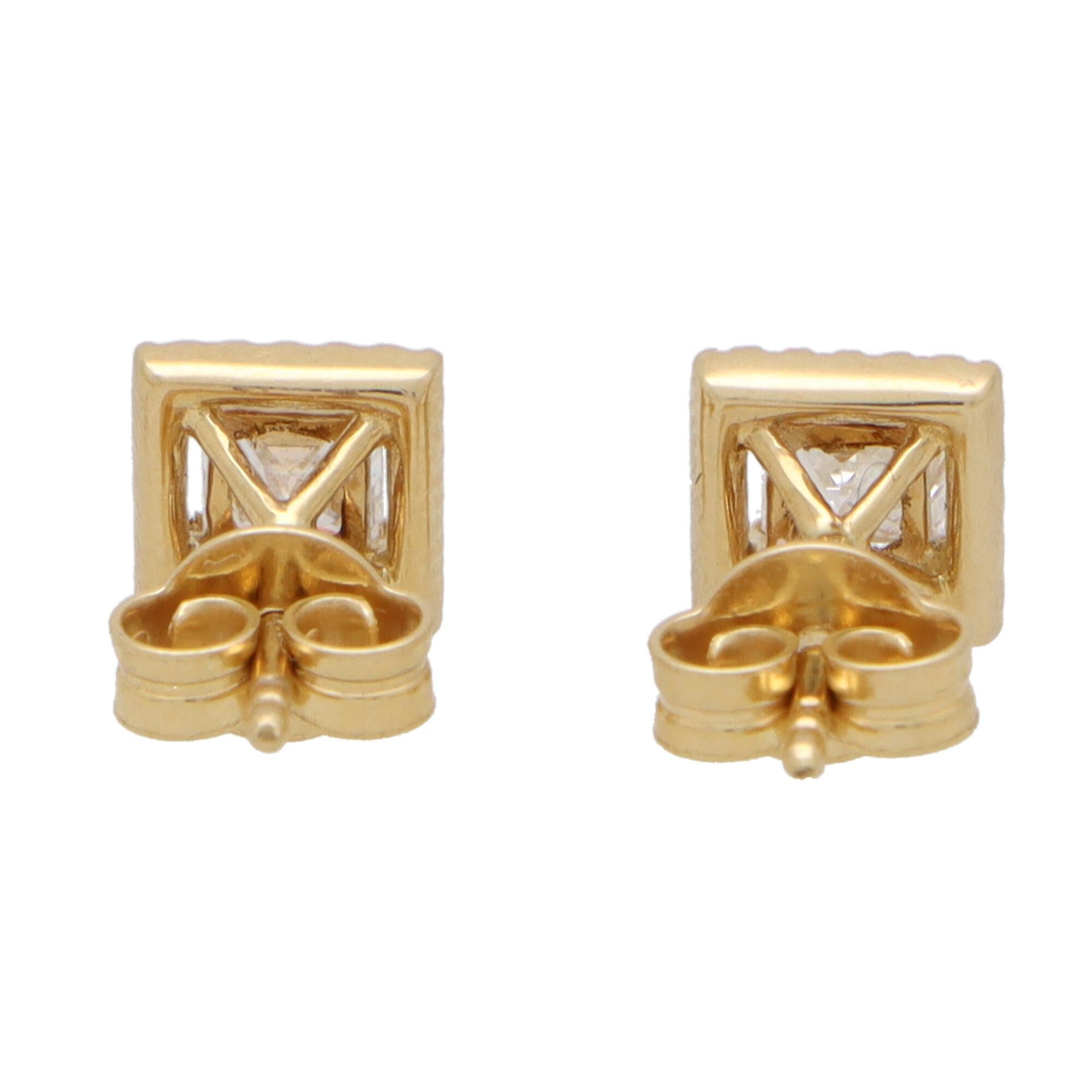 Princess Cut Diamond Halo Stud Earrings Set in 18k Yellow Gold In New Condition For Sale In London, GB