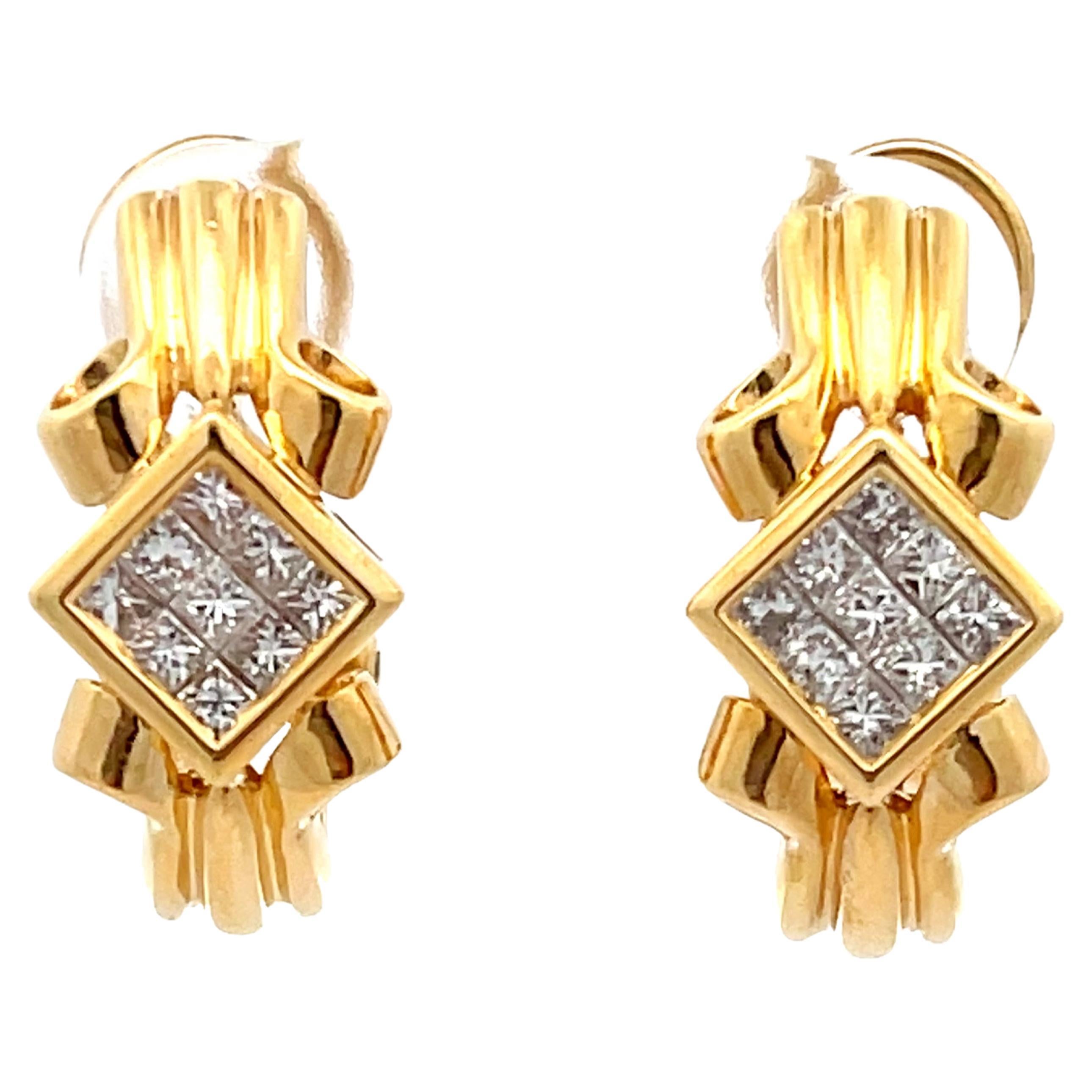 Huggie-Ohrringe aus 18 Karat Gelbgold mit Diamanten im Prinzessinnenschliff im Angebot