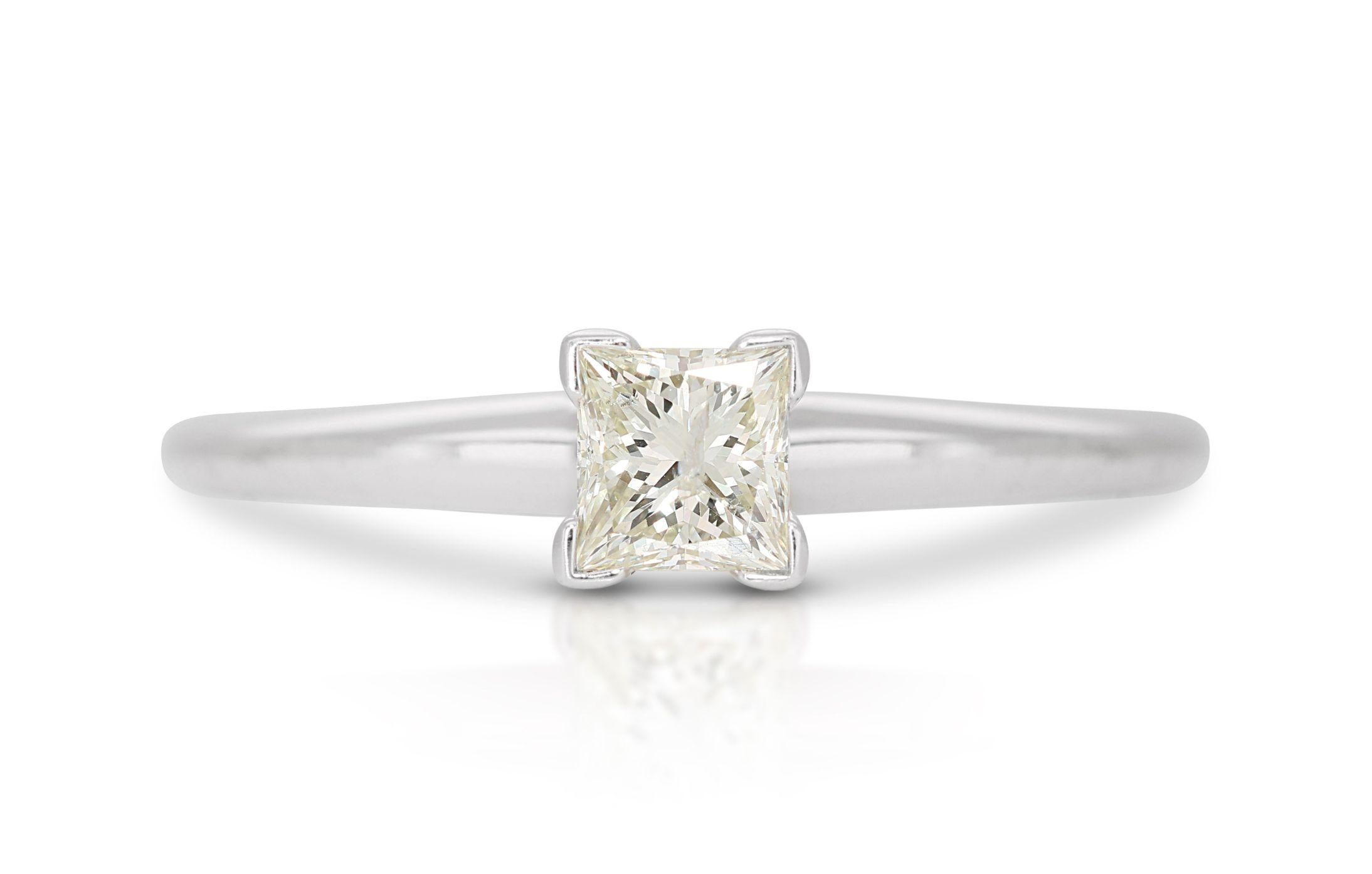 Princess Cut Princess-Cut Diamond in 14K White Gold Ring For Sale