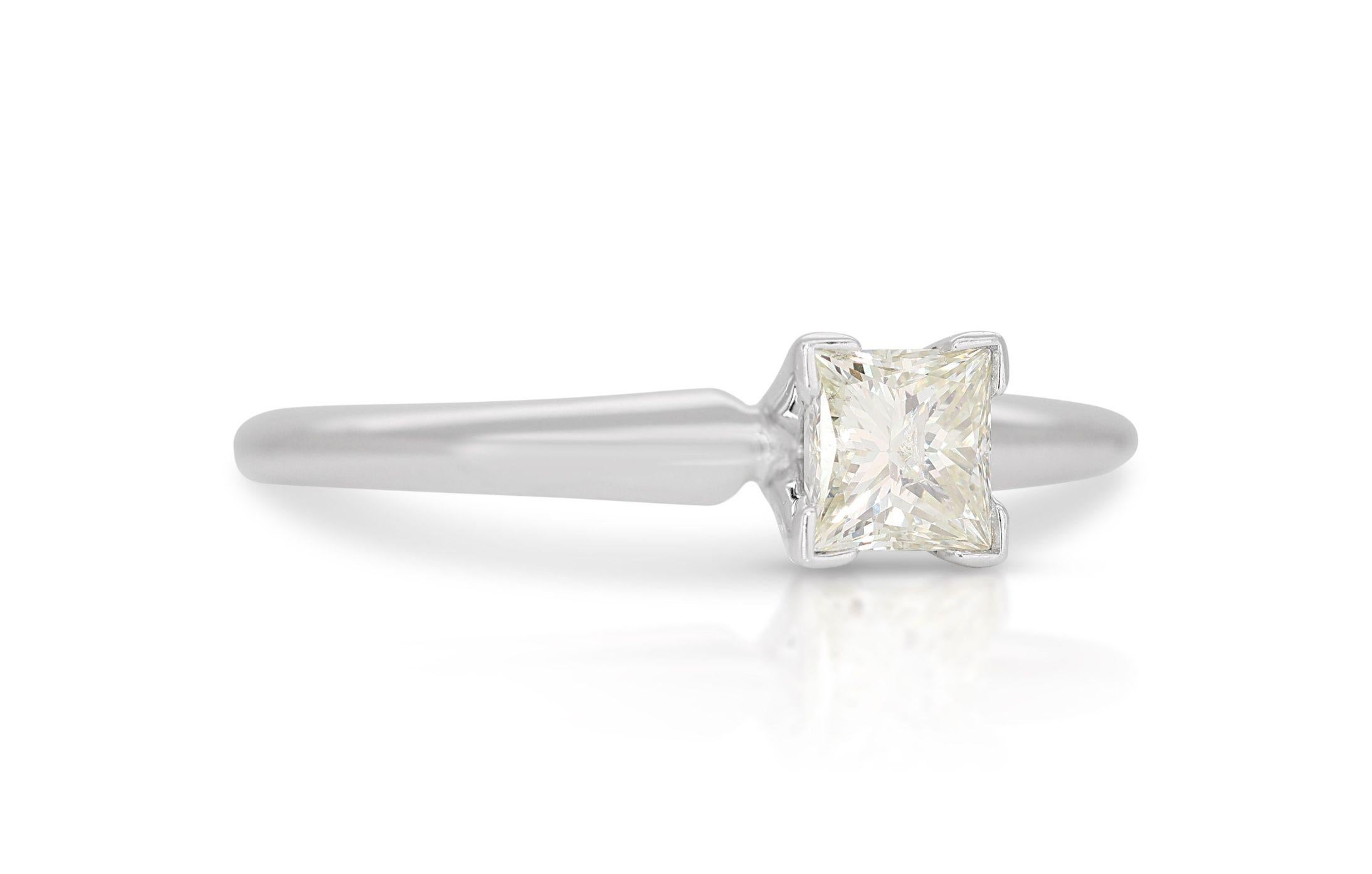 Women's Princess-Cut Diamond in 14K White Gold Ring For Sale