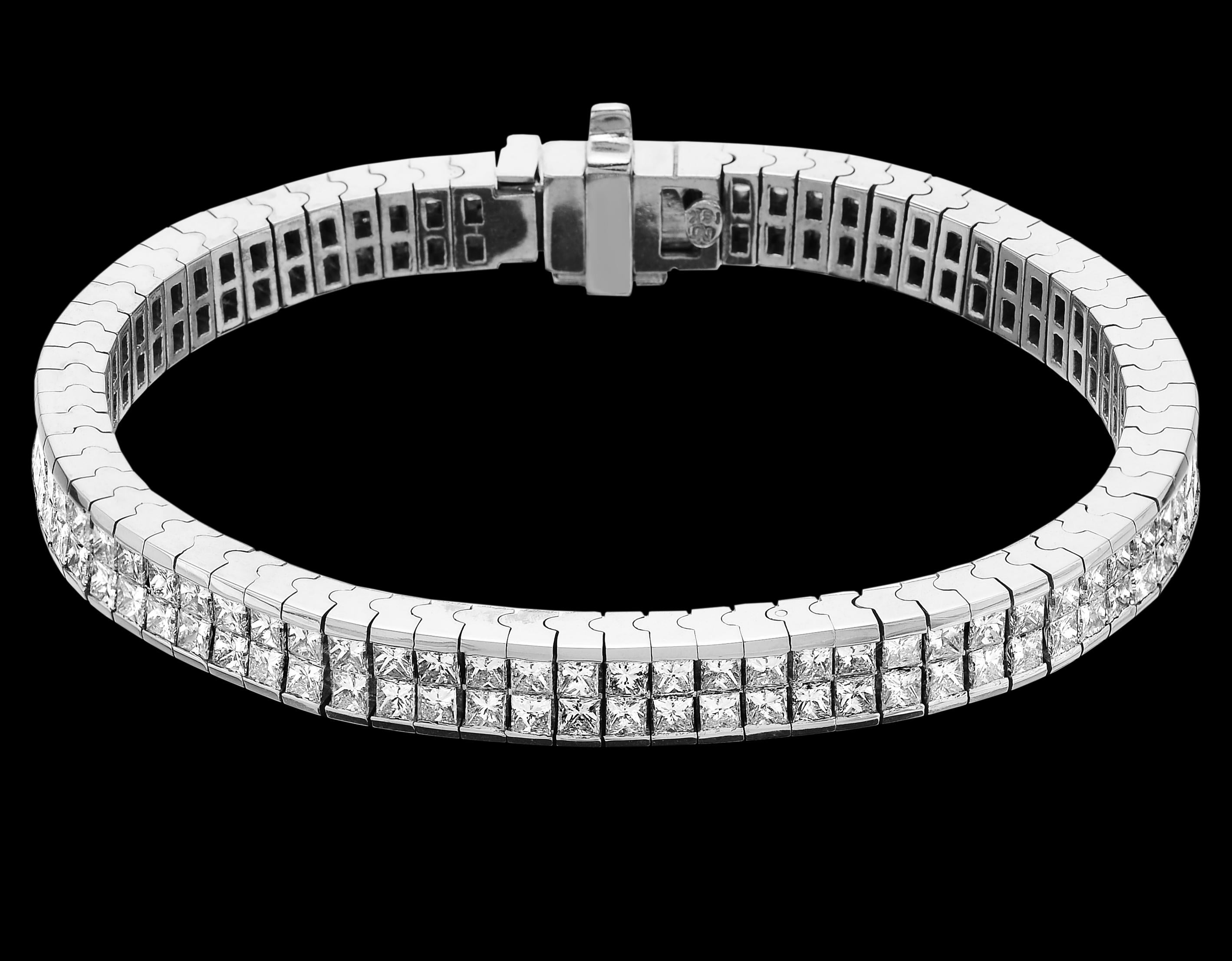 Princess Cut Diamond Invisible Setting Flexible Bracelet in 18 ct White Gold
An infinite mechanical thread of tightly compacted invisible setting links is a perfect on any skin colour. This is an 18 ct white gold bracelet fully devoured in gorgeous