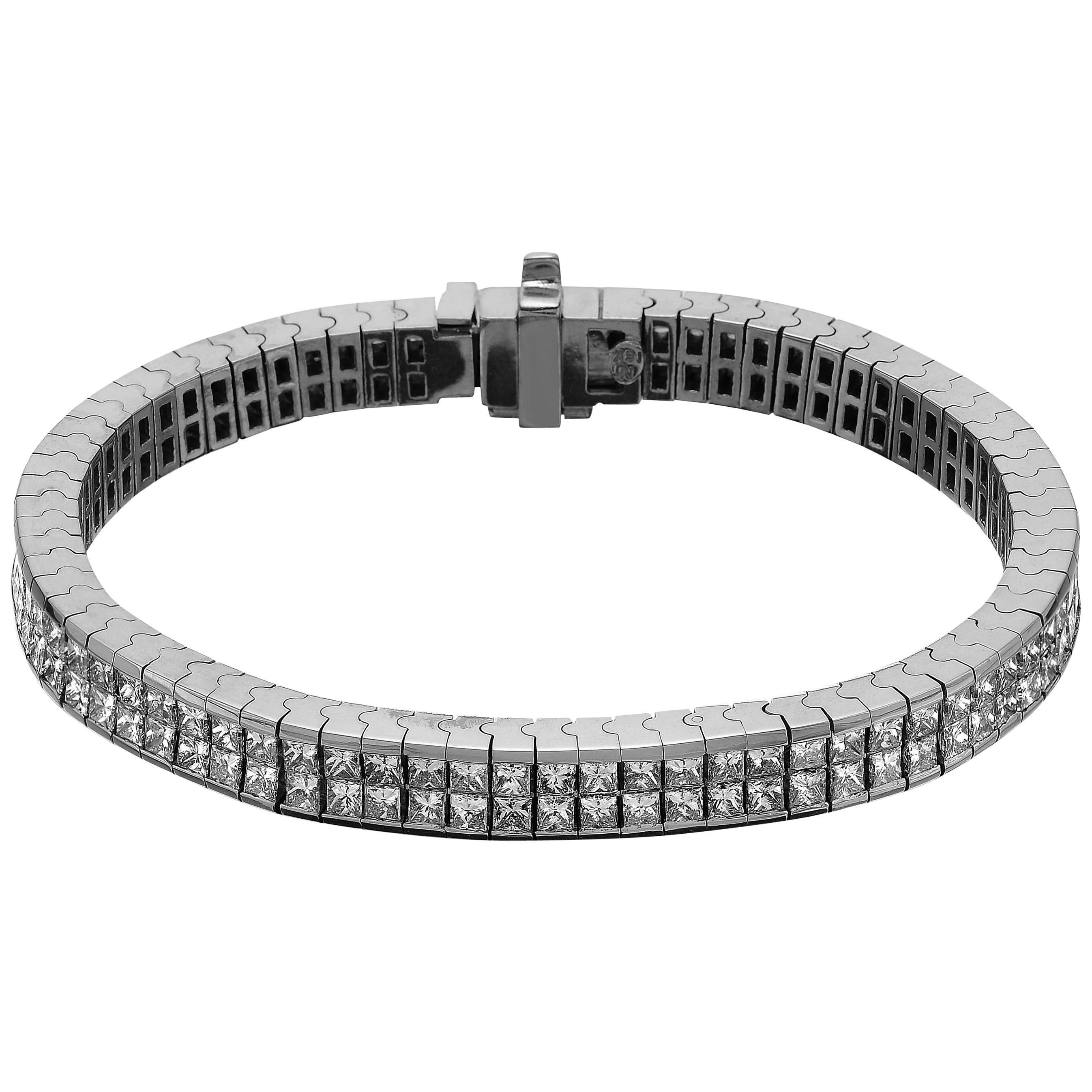 Bracelet tennis à double rangée de diamants taille princesse, serti invisible, en or blanc 18 carats 