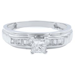 Bague de fiançailles pour femme avec diamant taille princesse en or blanc 18K 0,70Cttw