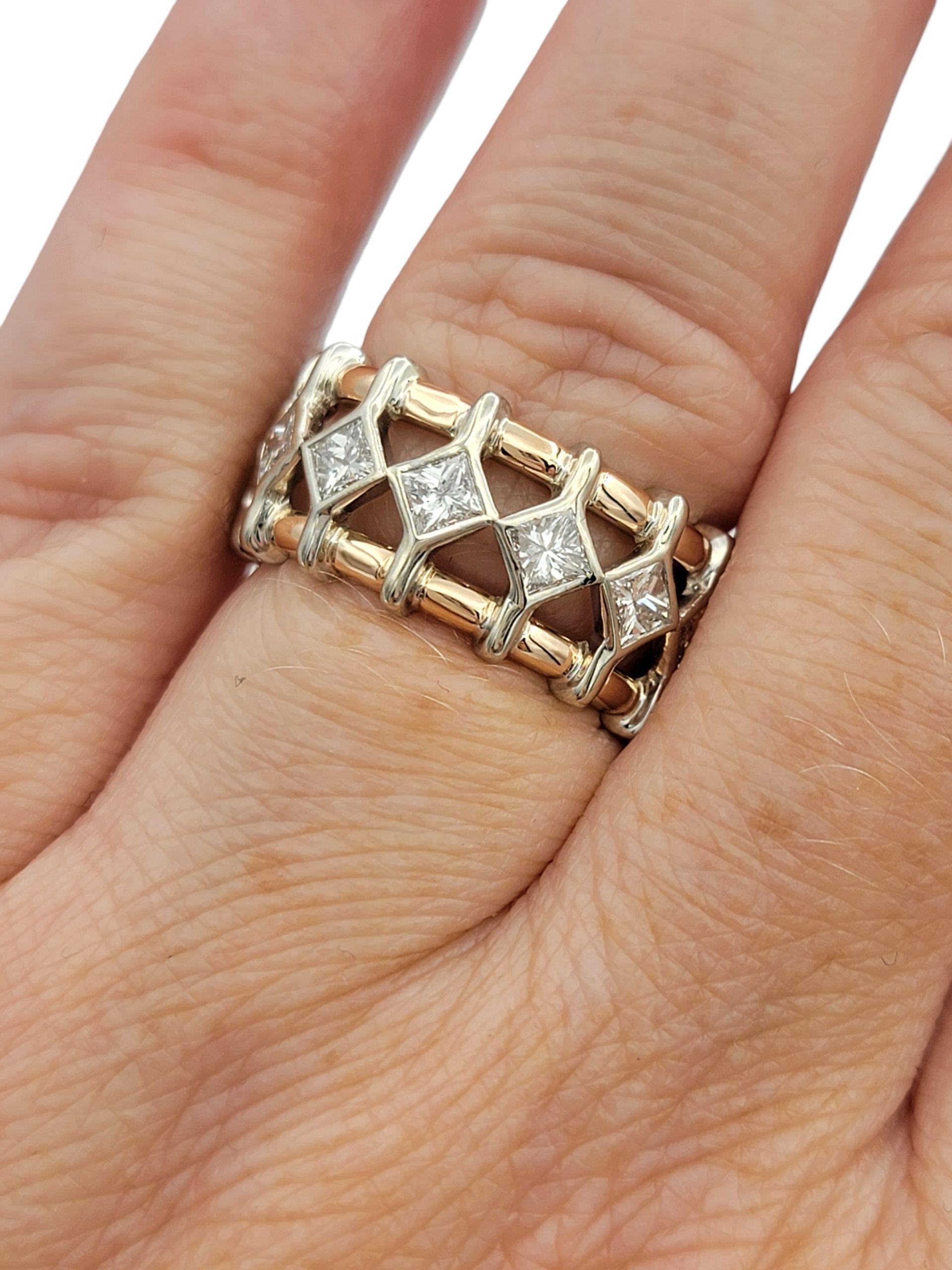 Anillo de diamantes talla princesa A Space negativo en oro blanco y rosa de 18 quilates en venta 3