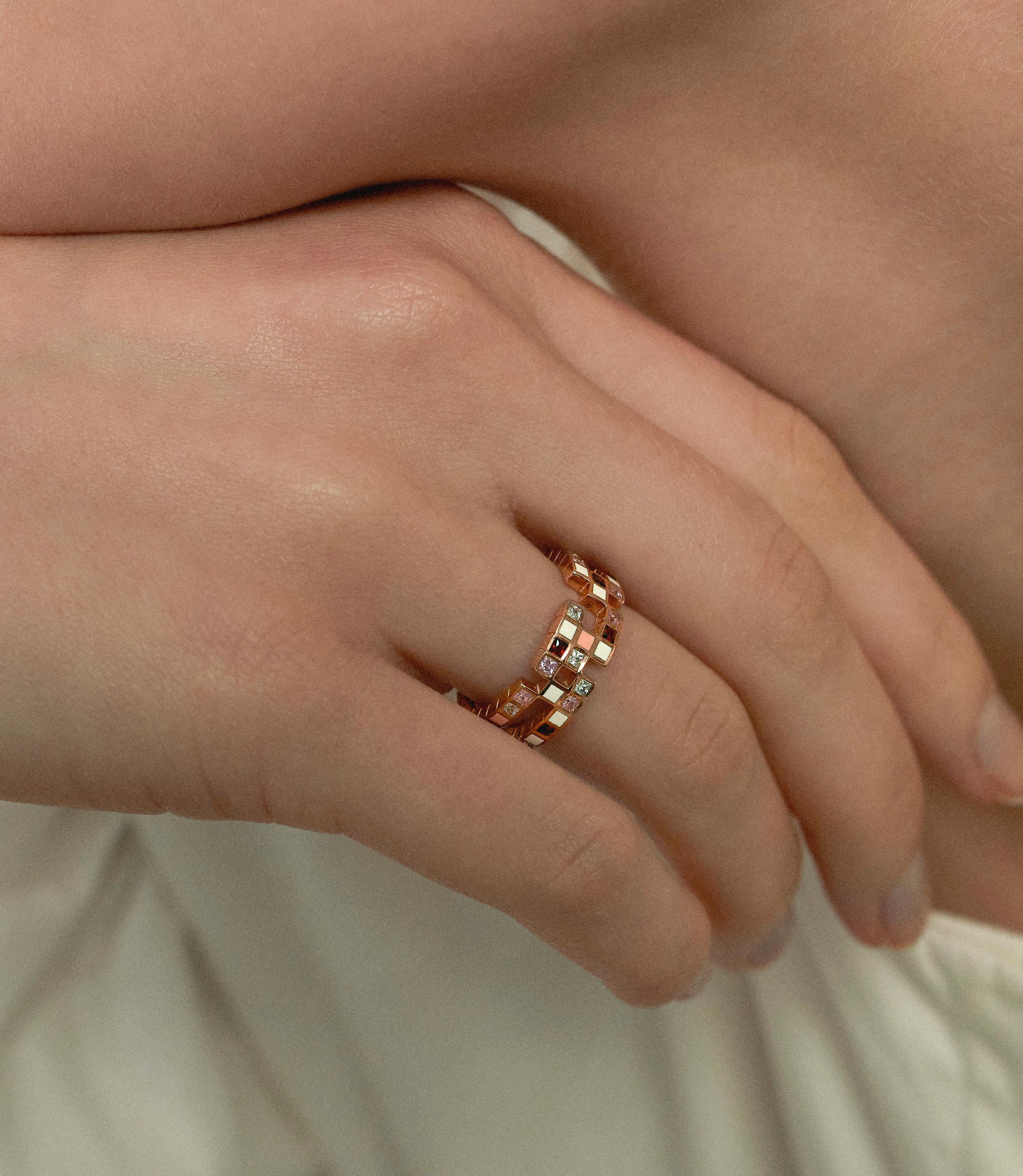 En vente :  Princesse Diamond Pink Diamond Sapphire Garnet Enamel 18k Rose Gold Cubism Ring 4