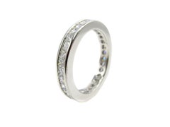 Eternity-Ring aus Platin mit Diamant im Prinzessinnenschliff