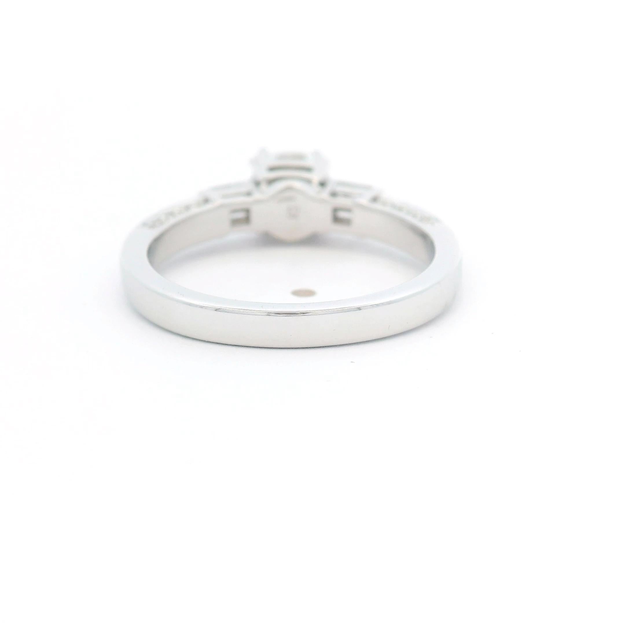 De las mujeres Princess Cut Diamond Ring, 1.40 Carats in 14K White Gold with Baguettes en venta