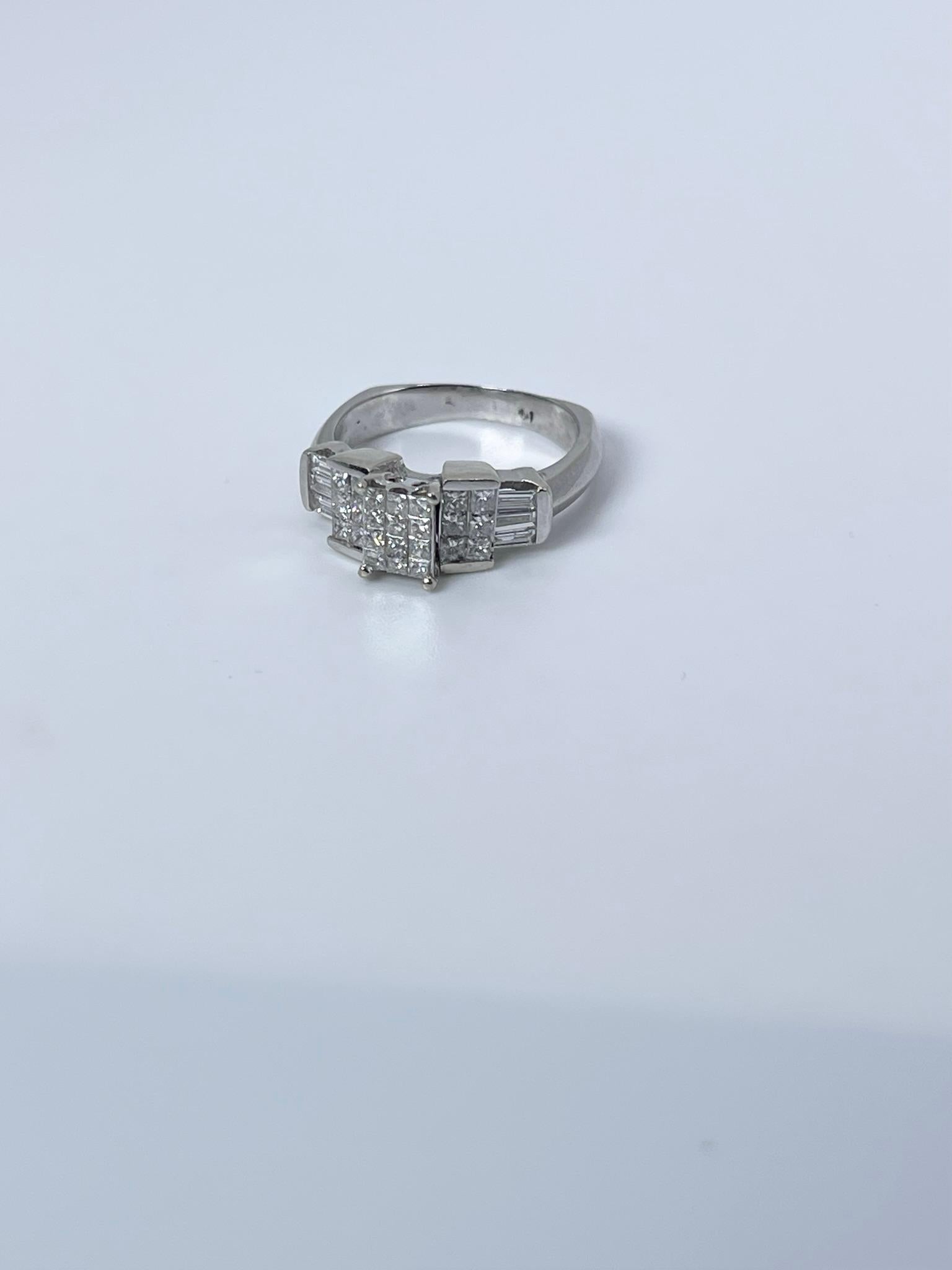 Diamantring mit Prinzessinnenschliff 14KT aus Weißgold mit unsichtbarer Fassung (Modernistisch) im Angebot