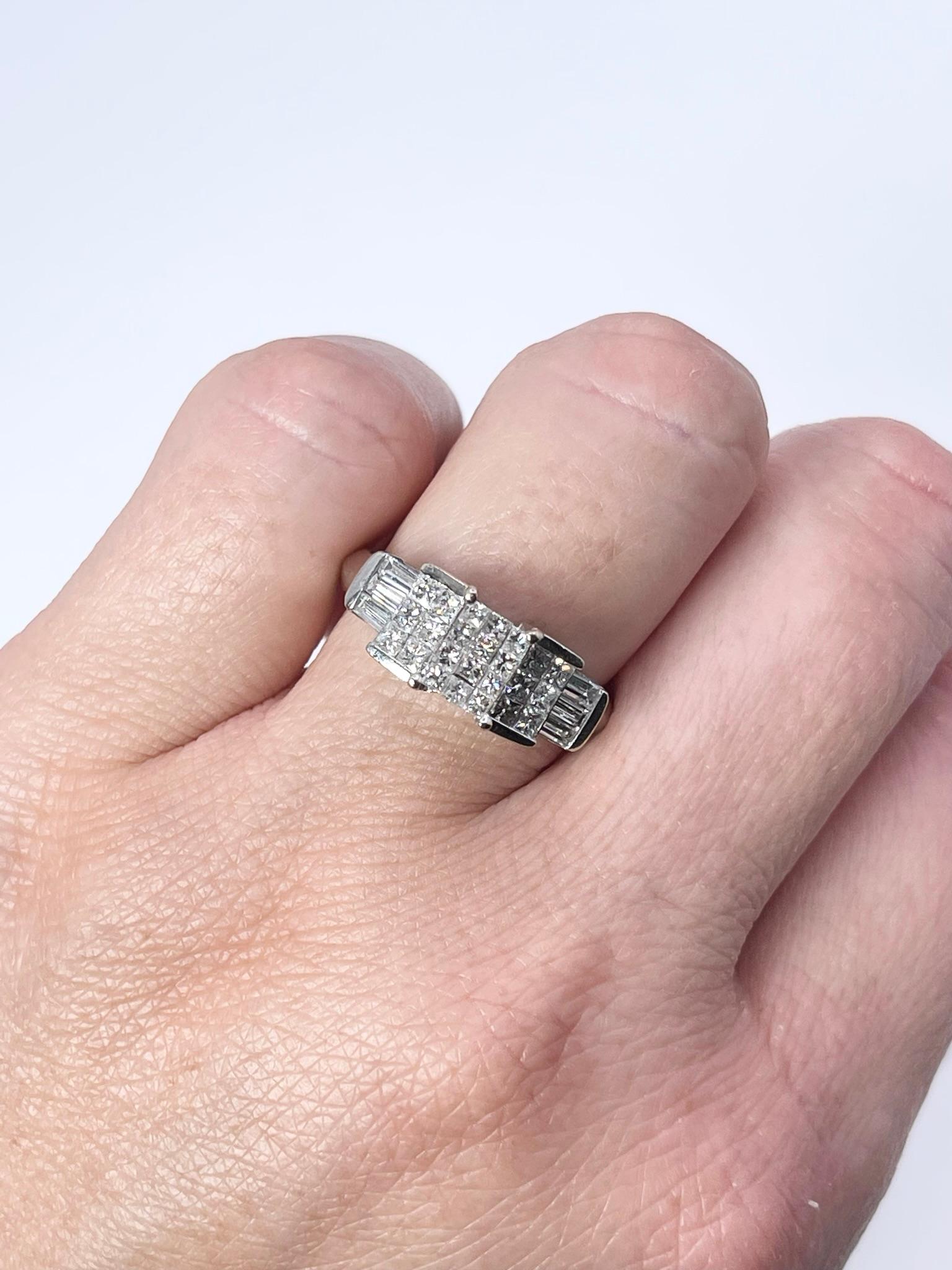 Bague en diamant taille princesse en or blanc 14 carats à monture invisible Neuf - En vente à Jupiter, FL