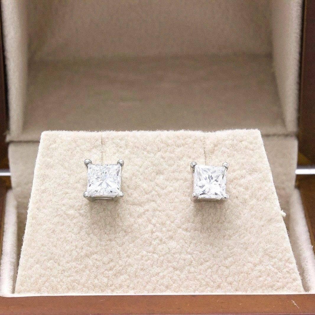 Princess Cut Diamond Stud Earrings 1.21 Carat Set in 14 Karat White Gold In Excellent Condition In San Diego, CA