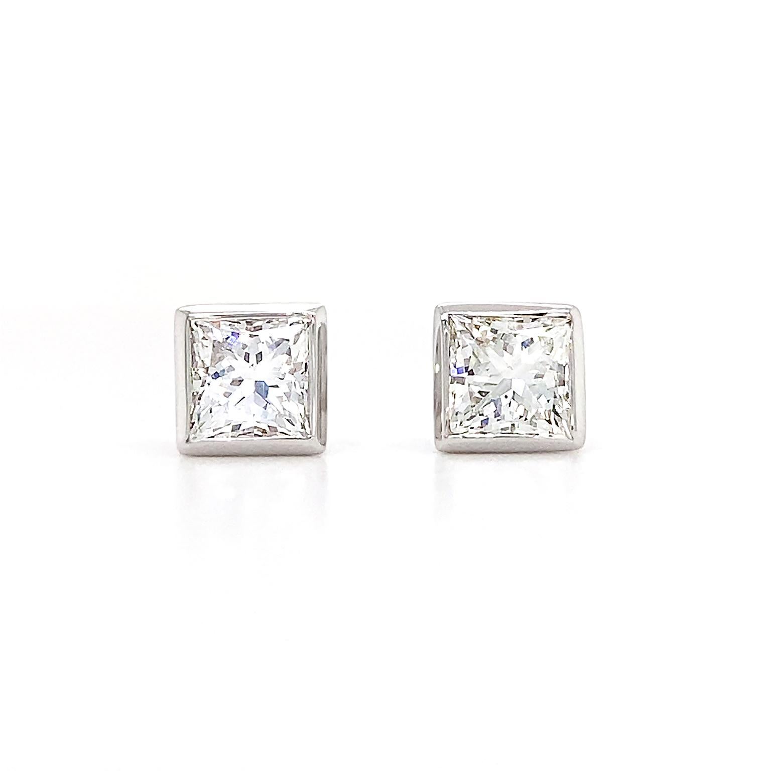 18K White Gold Bezel Set Princess Cut Diamond Stud Earrings In New Condition For Sale In New York, NY