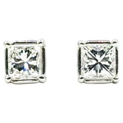 Orecchini a bottone con diamanti taglio princess in oro bianco 14k