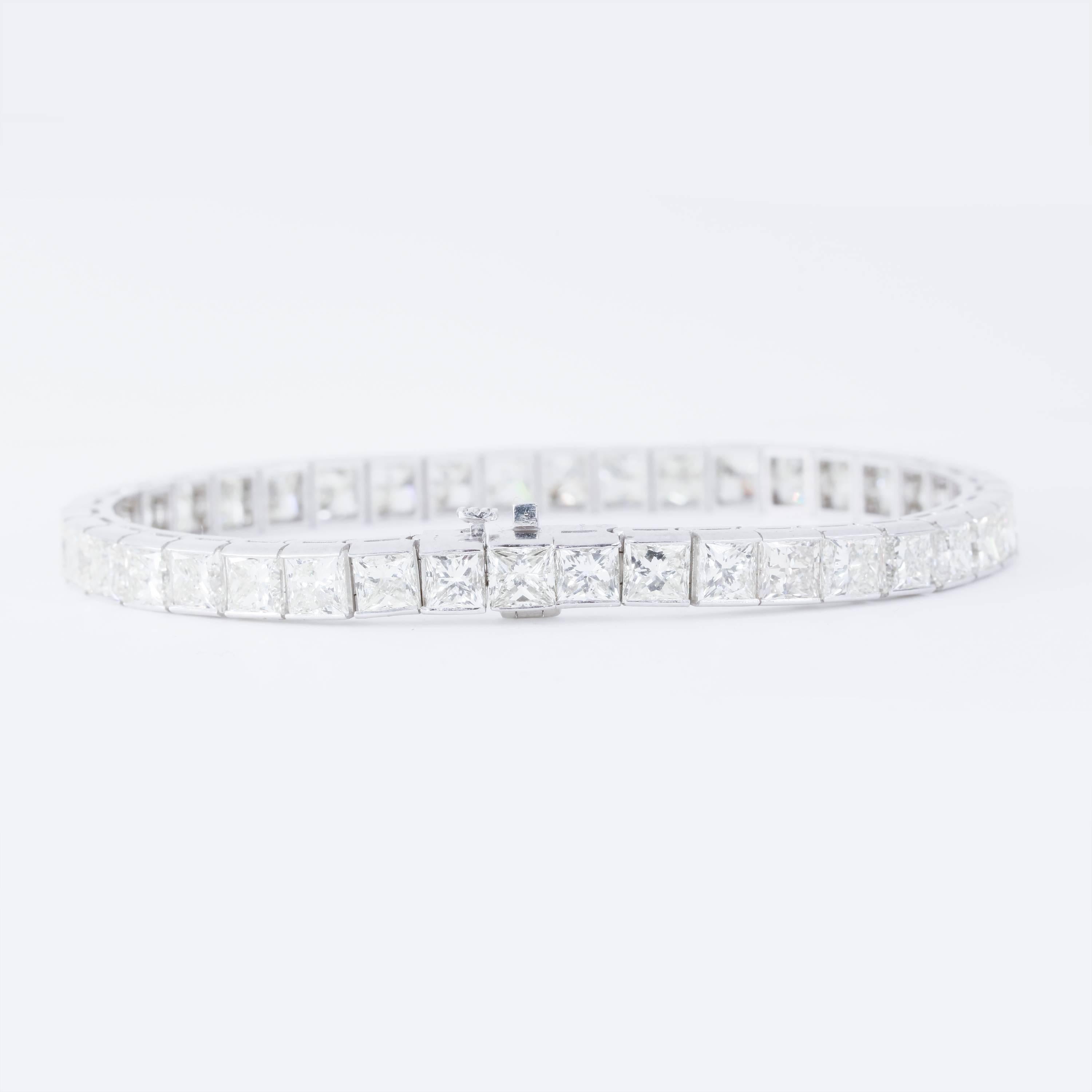Princess Cut Diamond Tennis Bracelet 20.94 Carat in 18 Karat White Gold In New Condition For Sale In Chicago, IL