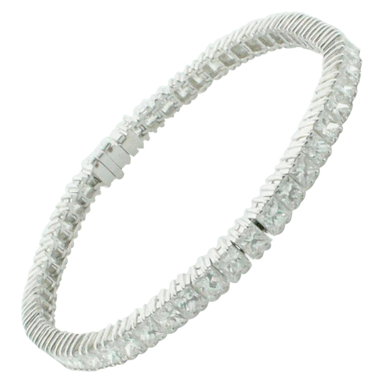 Princess Cut Diamond Tennis Bracelet in 18 Karat 9.40 Carat