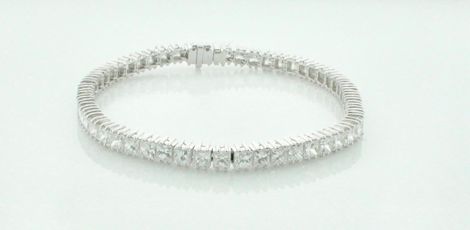 Diamant-Tennisarmband im Prinzessinnenschliff in 18 Karat 9,40 Karat im Angebot 2