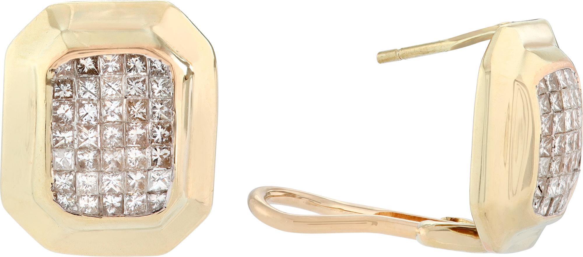 Boucles d'oreilles bouton en or jaune avec diamant taille princesse Pour femmes en vente