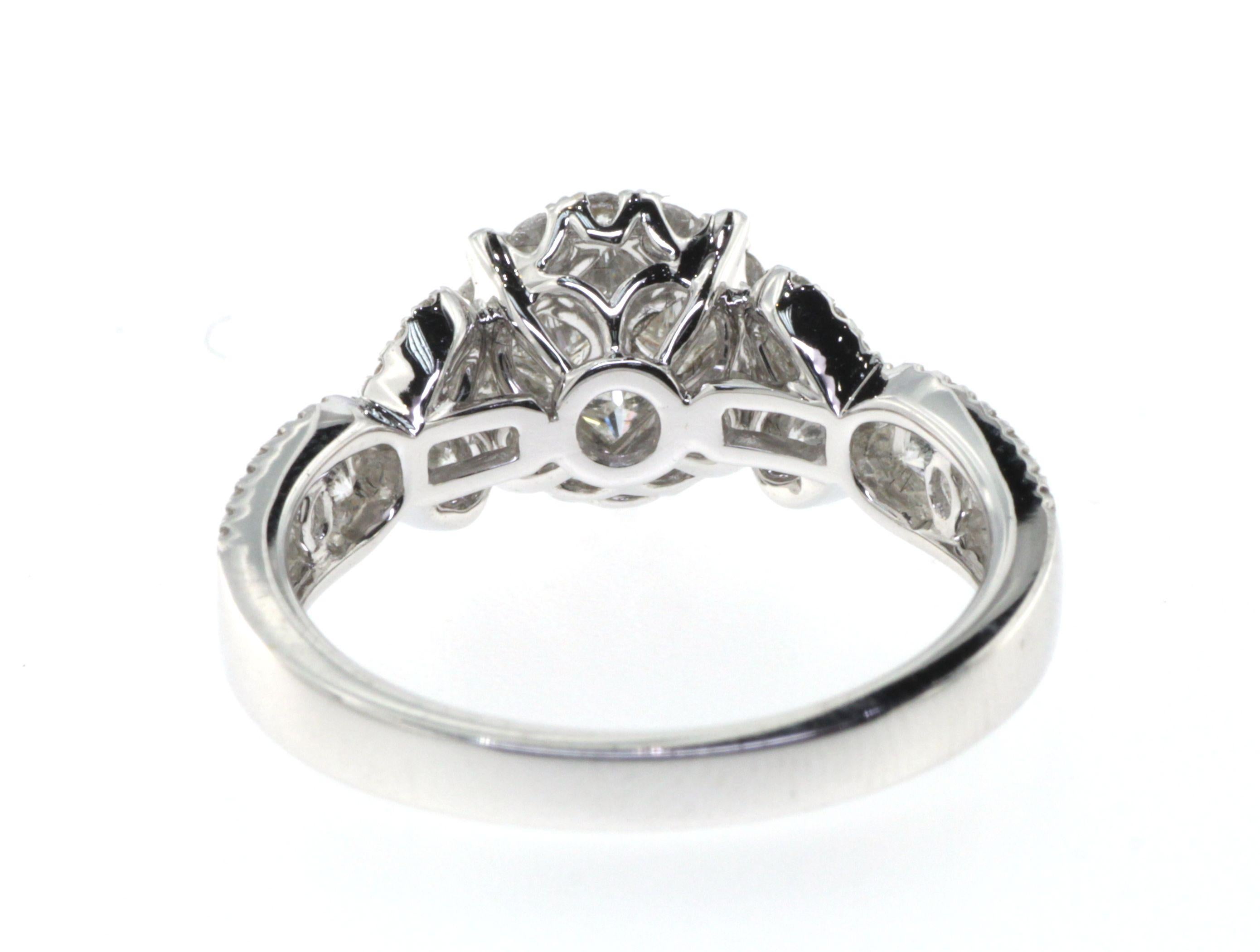 Princess Cut Diamonds Illusion Cluster Ring in 18 Karat White Gold In New Condition For Sale In Hong Kong, HK