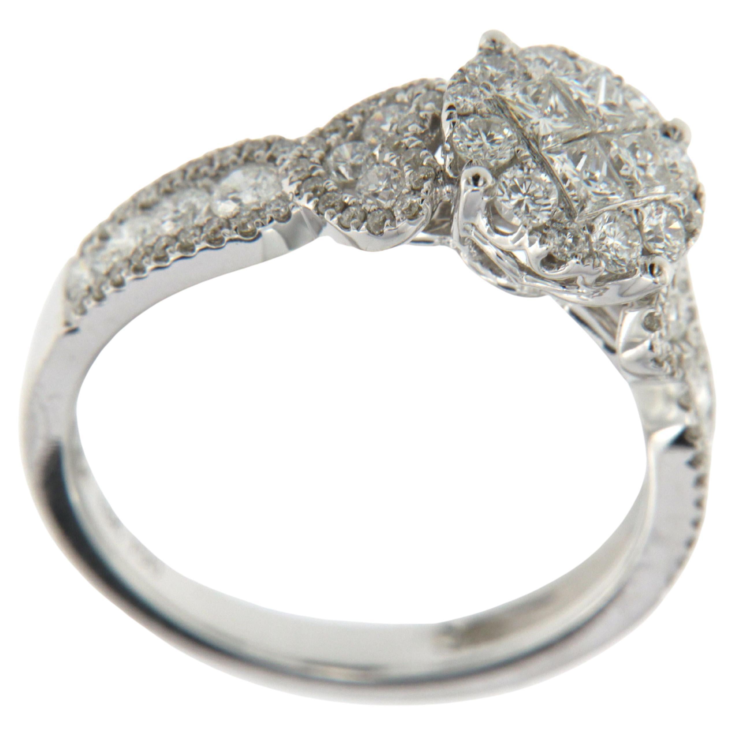 Bague en or blanc 18 carats sertie de diamants de taille Princesse