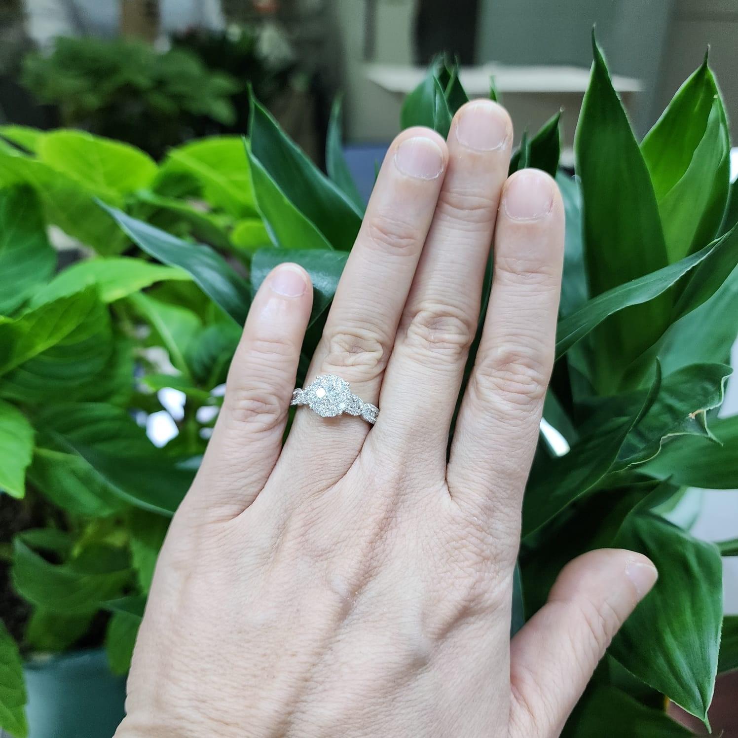 Women's Princess Cut Diamonds Illusion Cluster Ring in 18 Karat White Gold For Sale