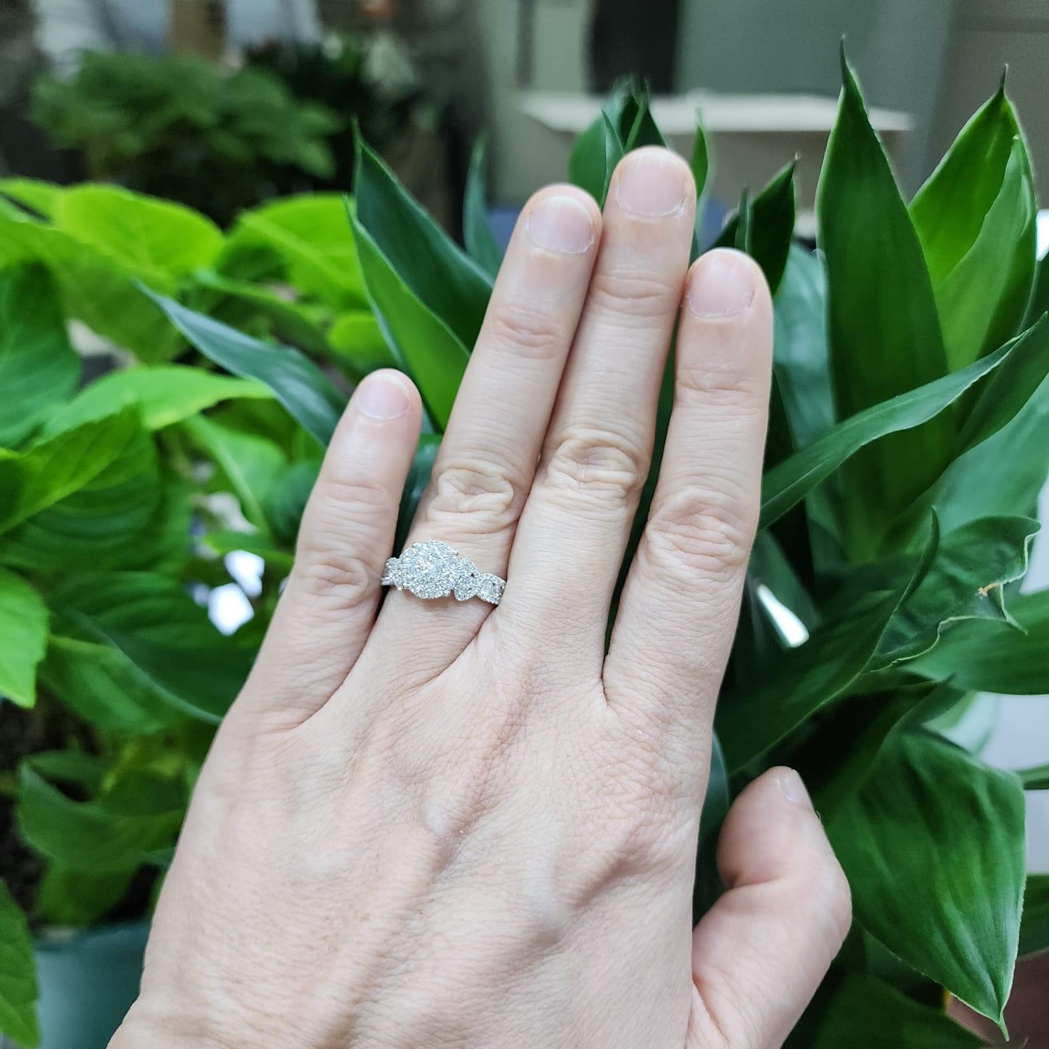 Princess Cut Diamonds Illusion Cluster Ring in 18 Karat White Gold For Sale 2