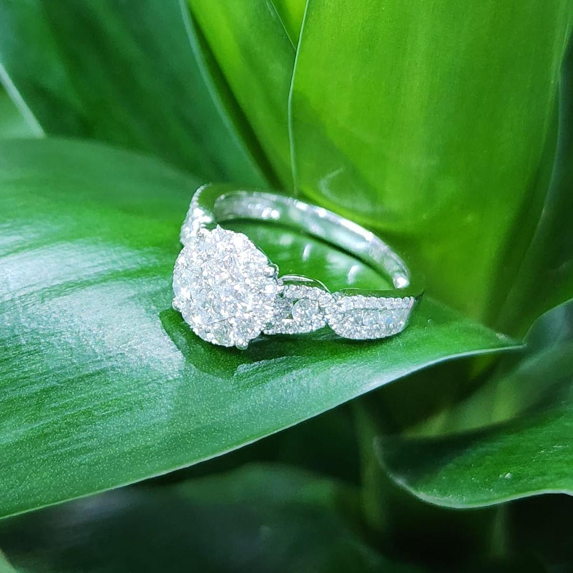 Princess Cut Diamonds Illusion Cluster Ring in 18 Karat White Gold For Sale 1