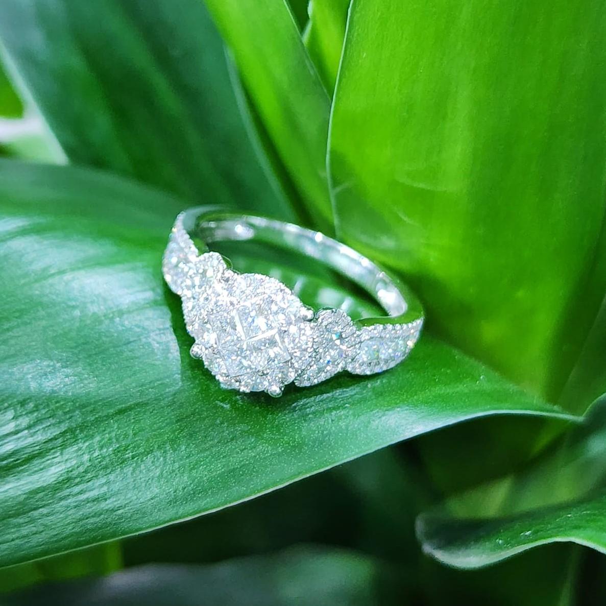 Princess Cut Diamonds Illusion Cluster Ring in 18 Karat White Gold For Sale 3