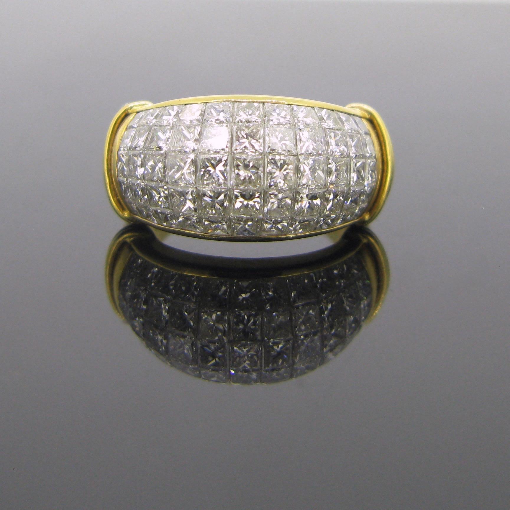 This ring presents a pave set diamonds. Those ones are set with a technic we call le “Serti Mysterieux”, the mysterious setting. As we can’t see the prongs we might wonder how the diamonds are fixed on the mount. They are actually set on rails and
