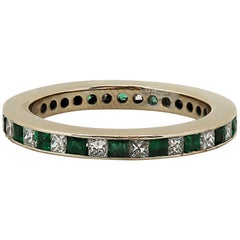 Anello Eternity con smeraldo e diamante taglio Princess