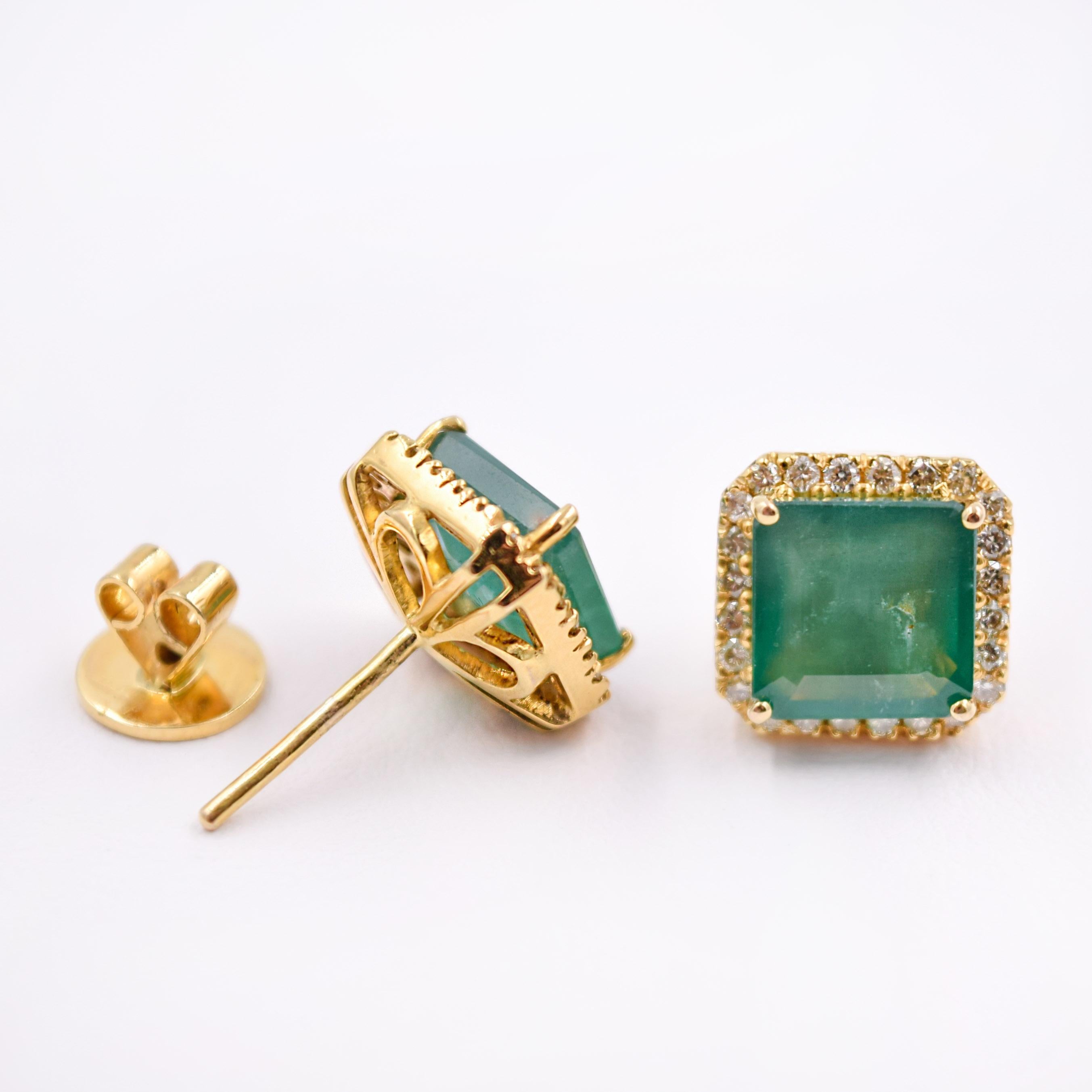 Princess Cut Emerald and White Diamond Earring Studs in 18 Karat Yellow Gold In New Condition For Sale In Mill Valley, CA