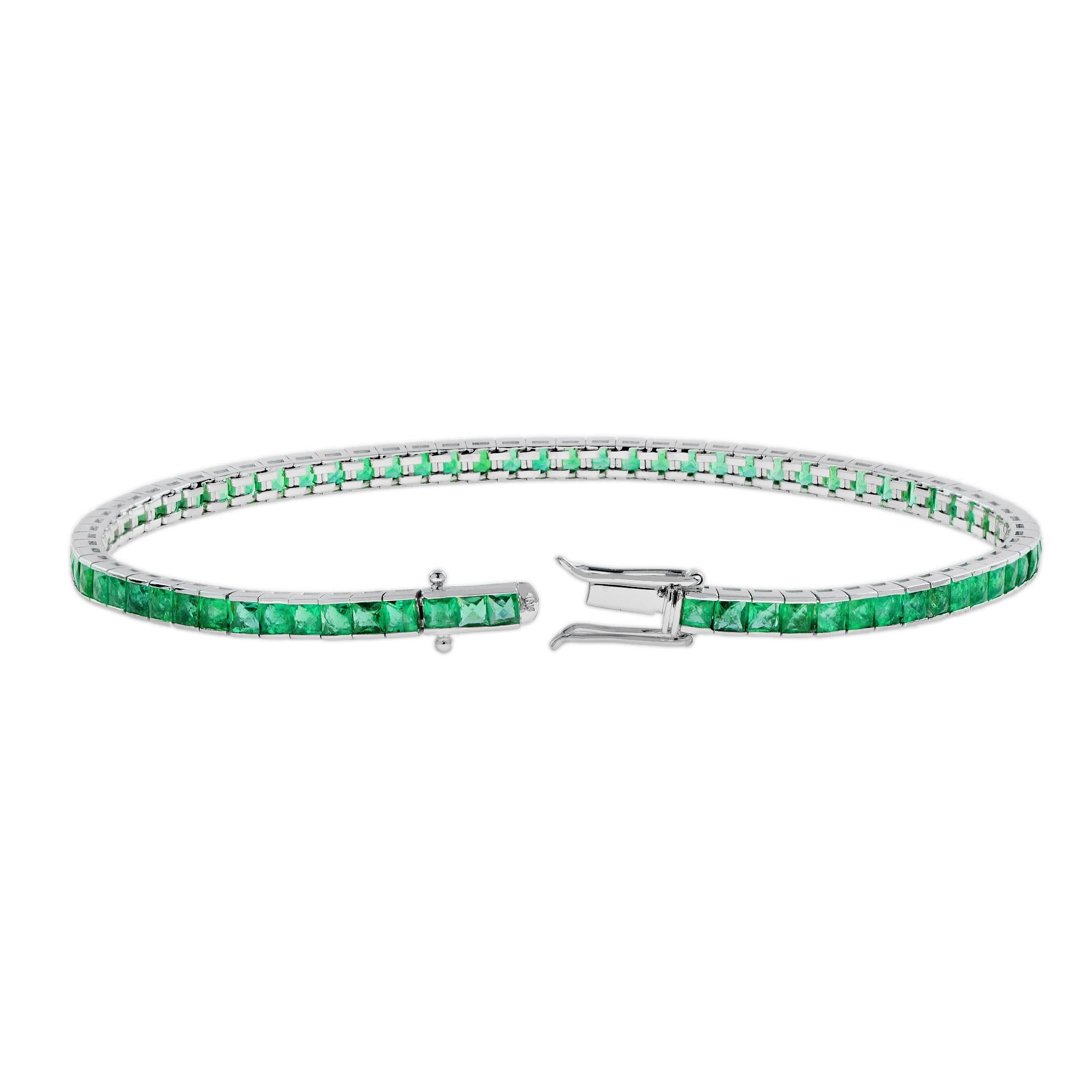 Women's Princess Cut Emerald Classic Tennis Bracelet in 18k White Gold For Sale