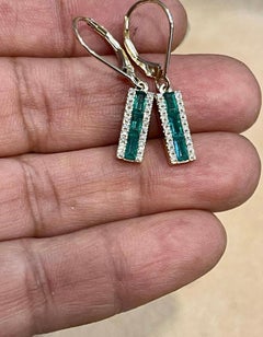 Boucle d'oreille en or jaune 14k avec émeraude naturelle 1.5cts et diamant 0.35cts