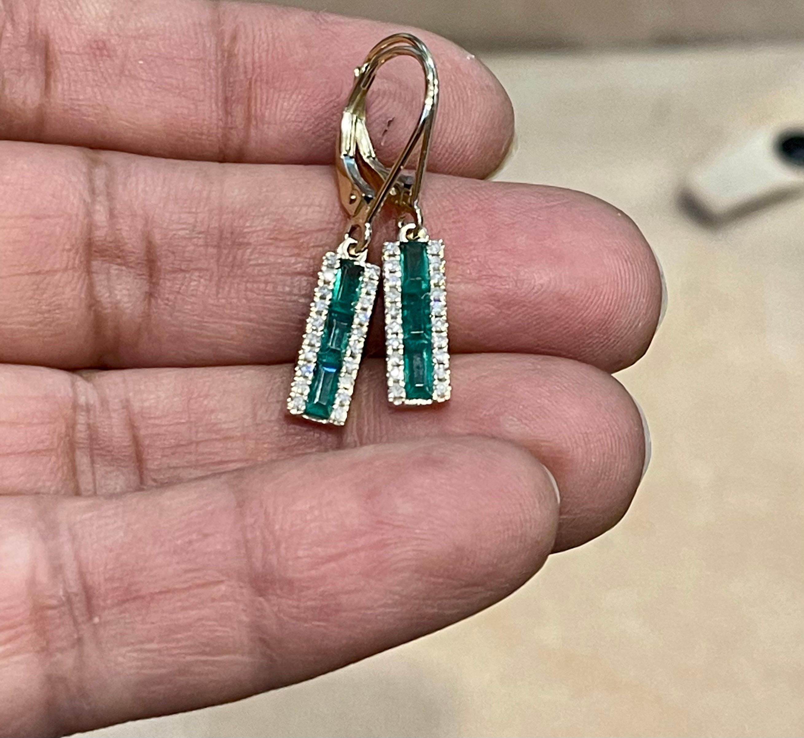Princess Cut Emerald & Diamond 14 Kt Yellow Gold Dangling Earring In Excellent Condition For Sale In New York, NY