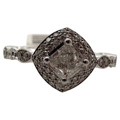 Anillo de compromiso de diamantes talla princesa 18KT oro blanco