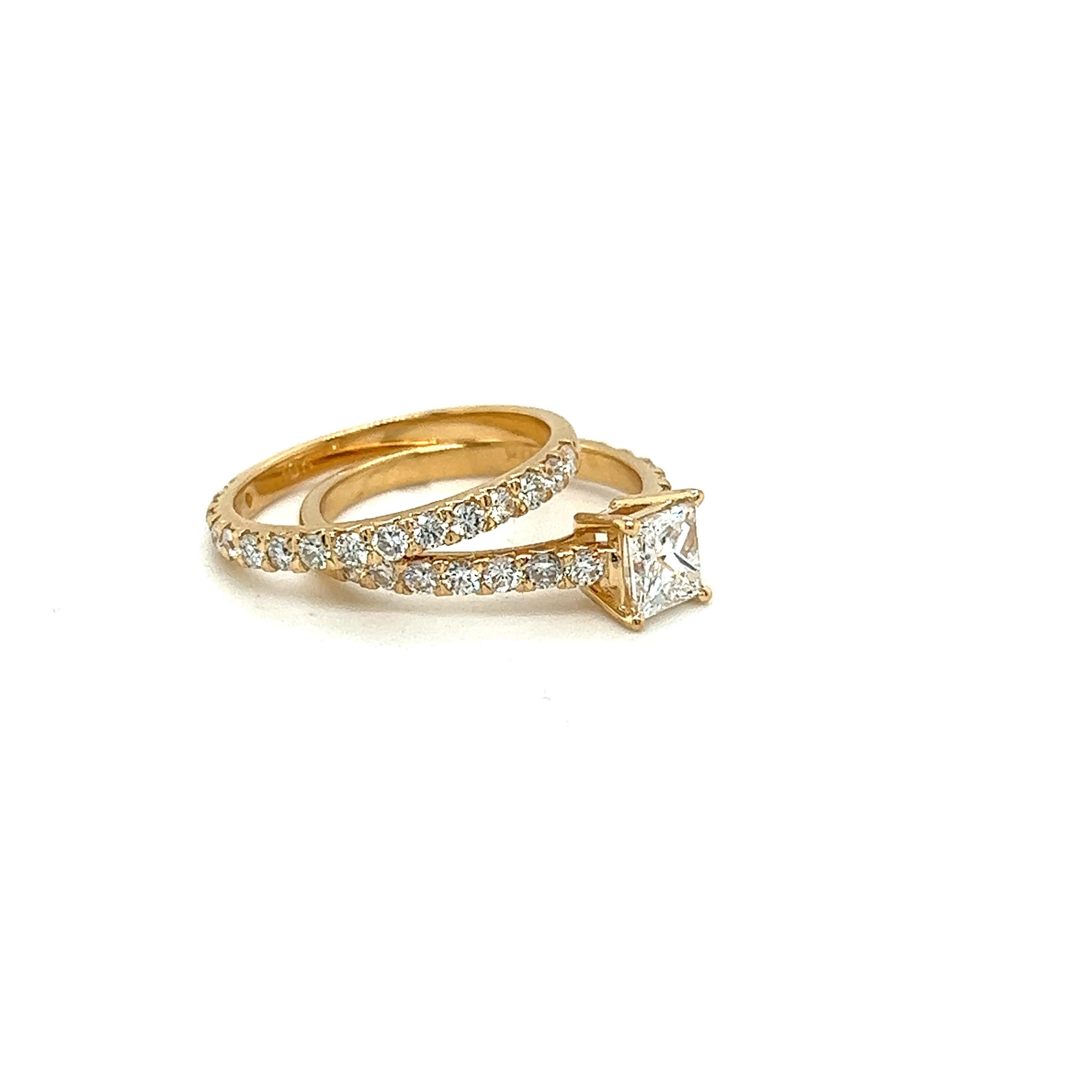 Verlobungsring im Prinzessinnenschliff mit natürlichem Diamantband (Carréschliff) im Angebot