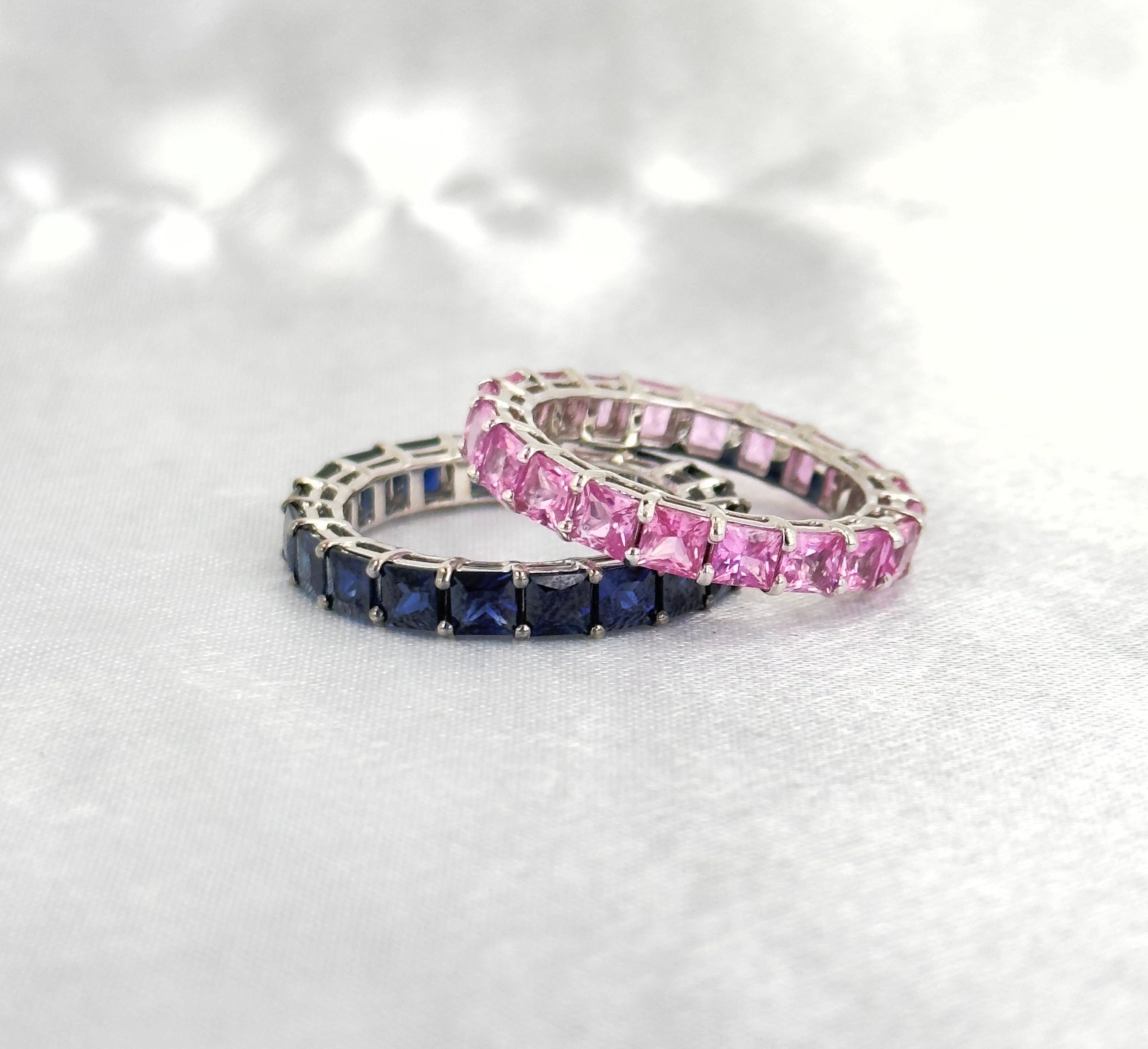 Eternity-Ring aus massivem Gold mit Prinzessinnenschliff, Saphir-Eternity-Ring im Angebot