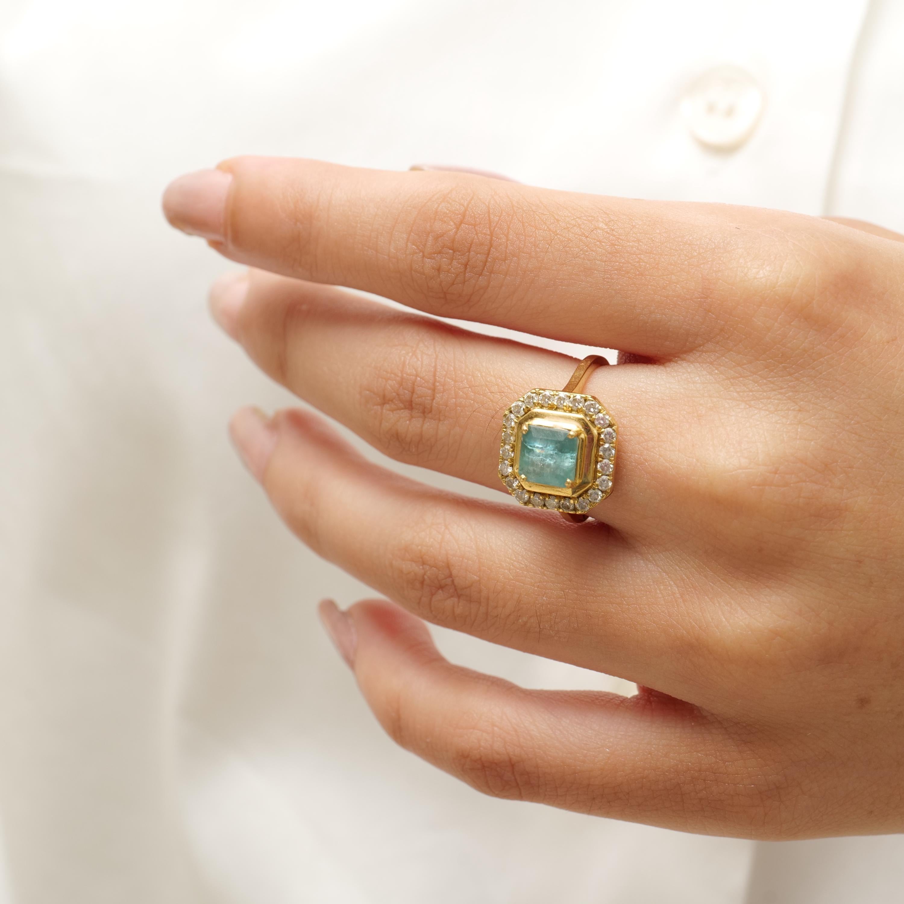 Art Deco Princess Cut Halo Emerald Gemstone Diamond Ring in 14K Solid Gold (Certified) For Sale