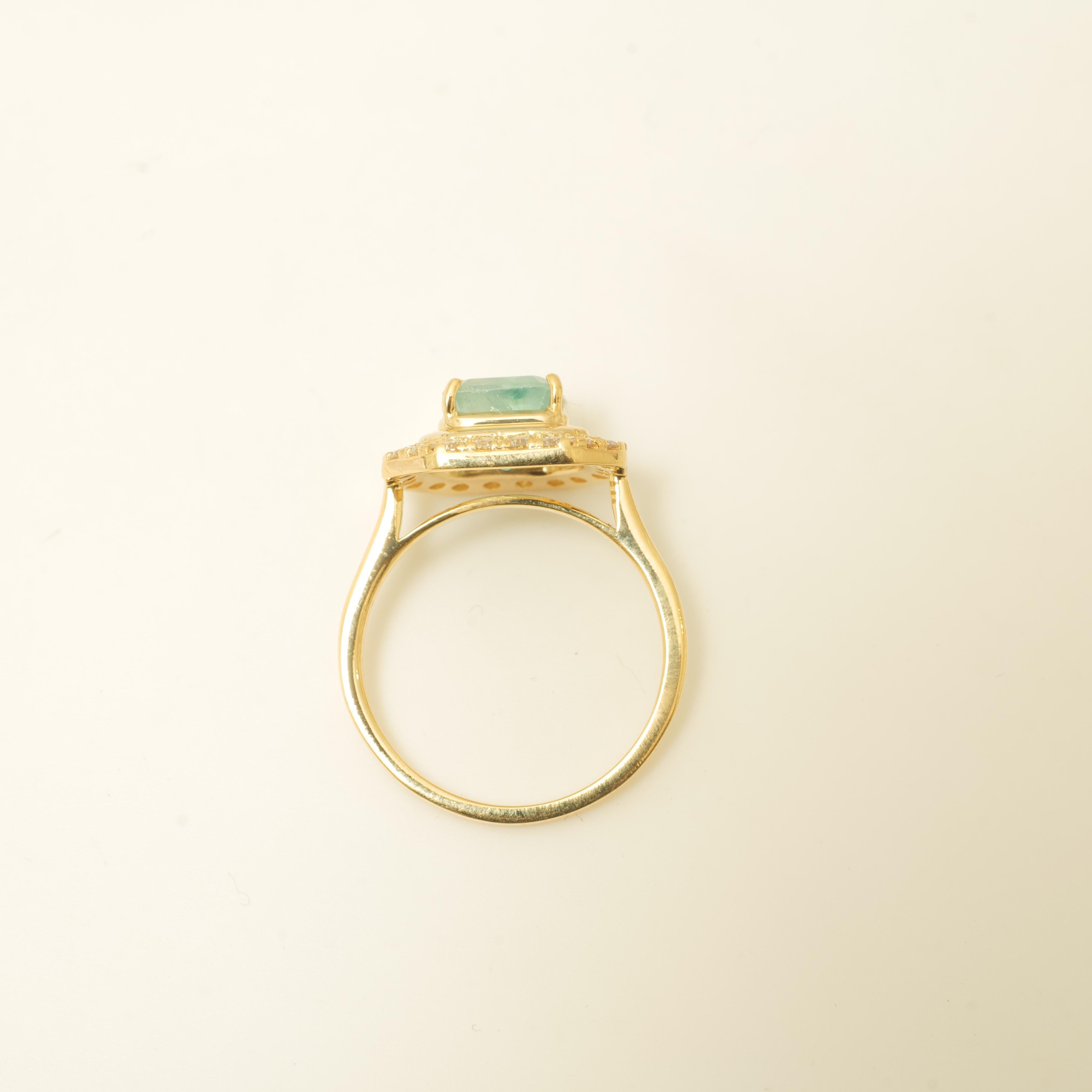 Princess Cut Halo Emerald Gemstone Diamond Ring in 14K Solid Gold (Certified) For Sale 3