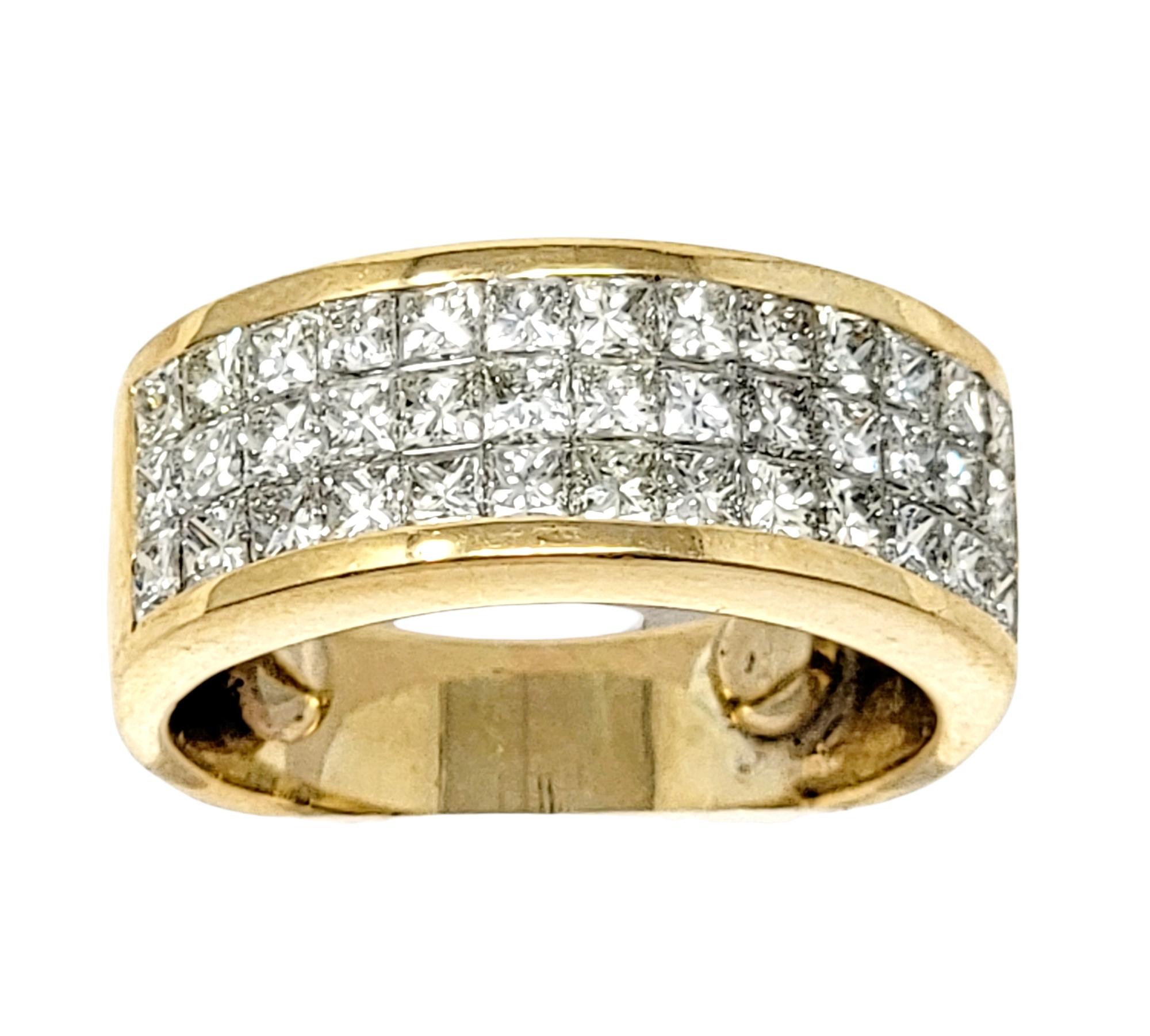 Unsichtbarer dreireihiger Diamantring mit Prinzessinnenschliff aus 18 Karat Gelbgold (Zeitgenössisch) im Angebot