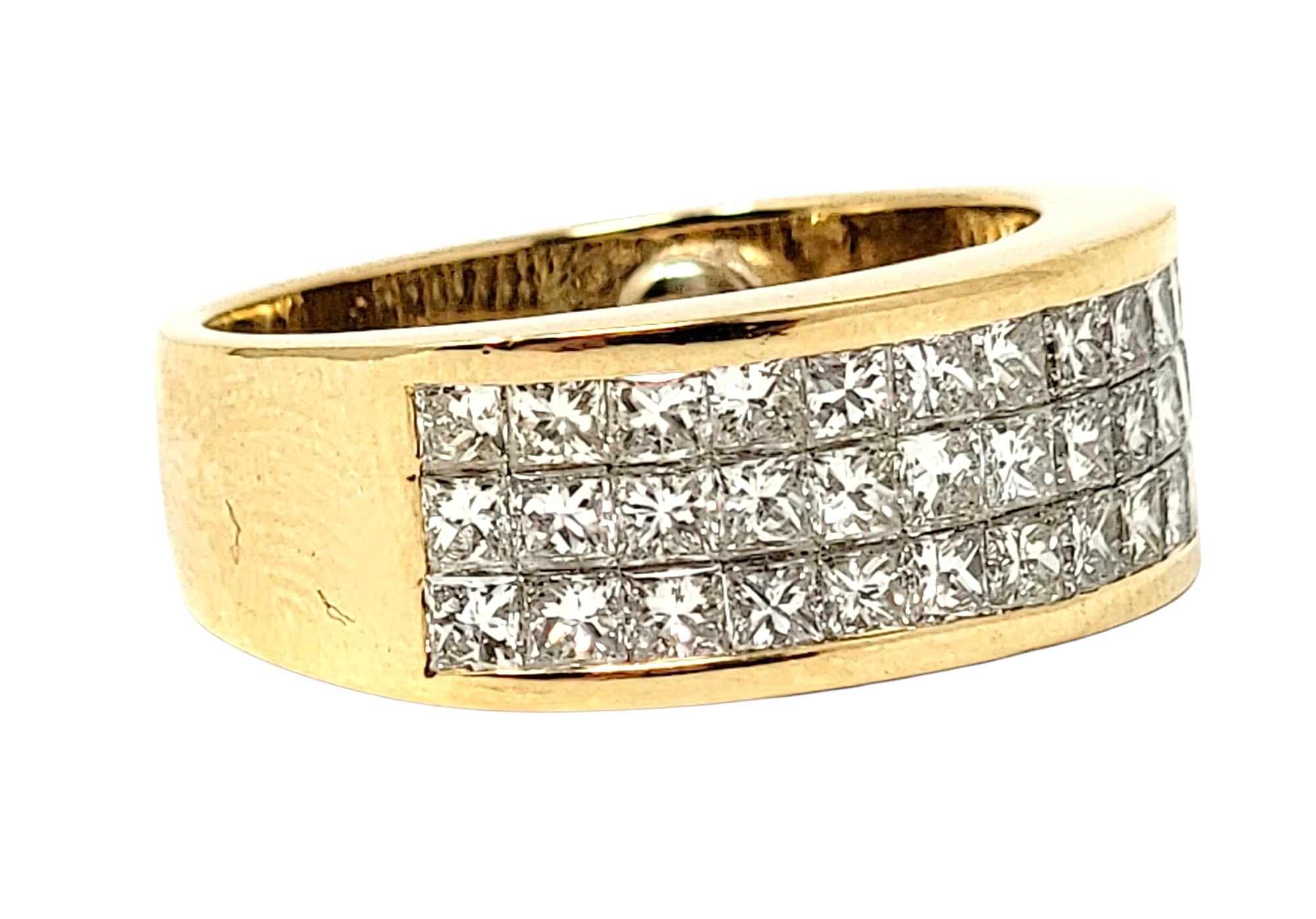 Unsichtbarer dreireihiger Diamantring mit Prinzessinnenschliff aus 18 Karat Gelbgold Damen im Angebot