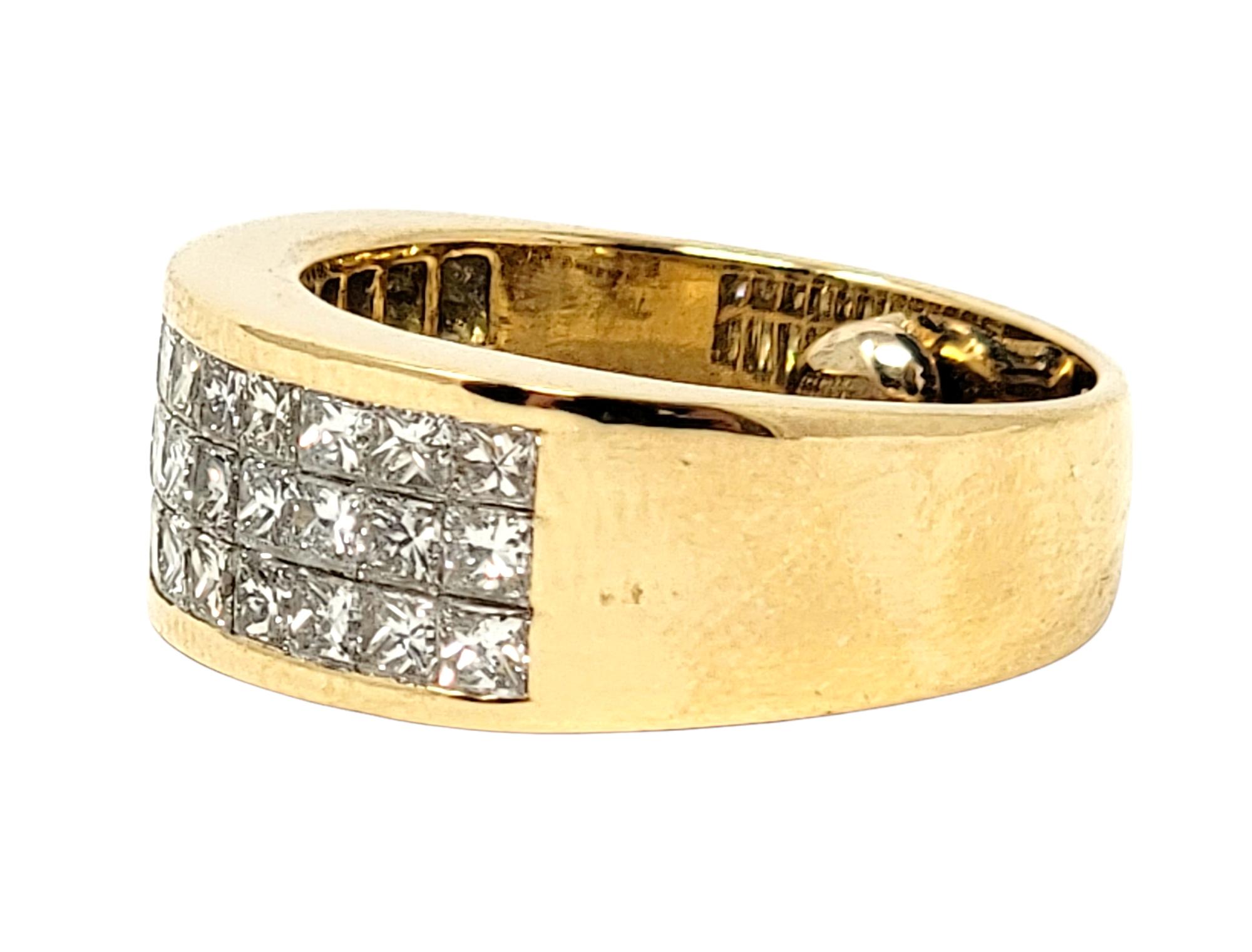 Unsichtbarer dreireihiger Diamantring mit Prinzessinnenschliff aus 18 Karat Gelbgold im Angebot 2